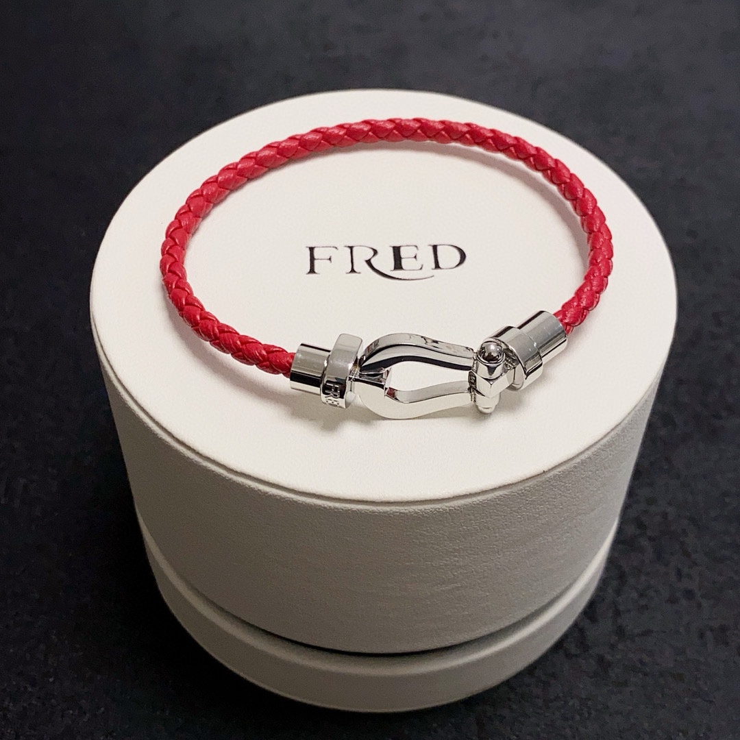 Fred 新品发布 火爆 Fred 马蹄扣中性款高品质新年红皮手链手镯