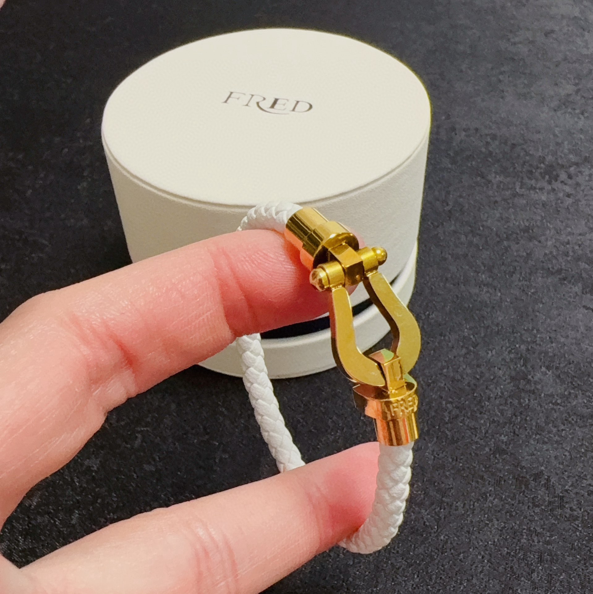 Fred 新款fred费雷德白色黄金色真皮皮绳手链手镯手绳