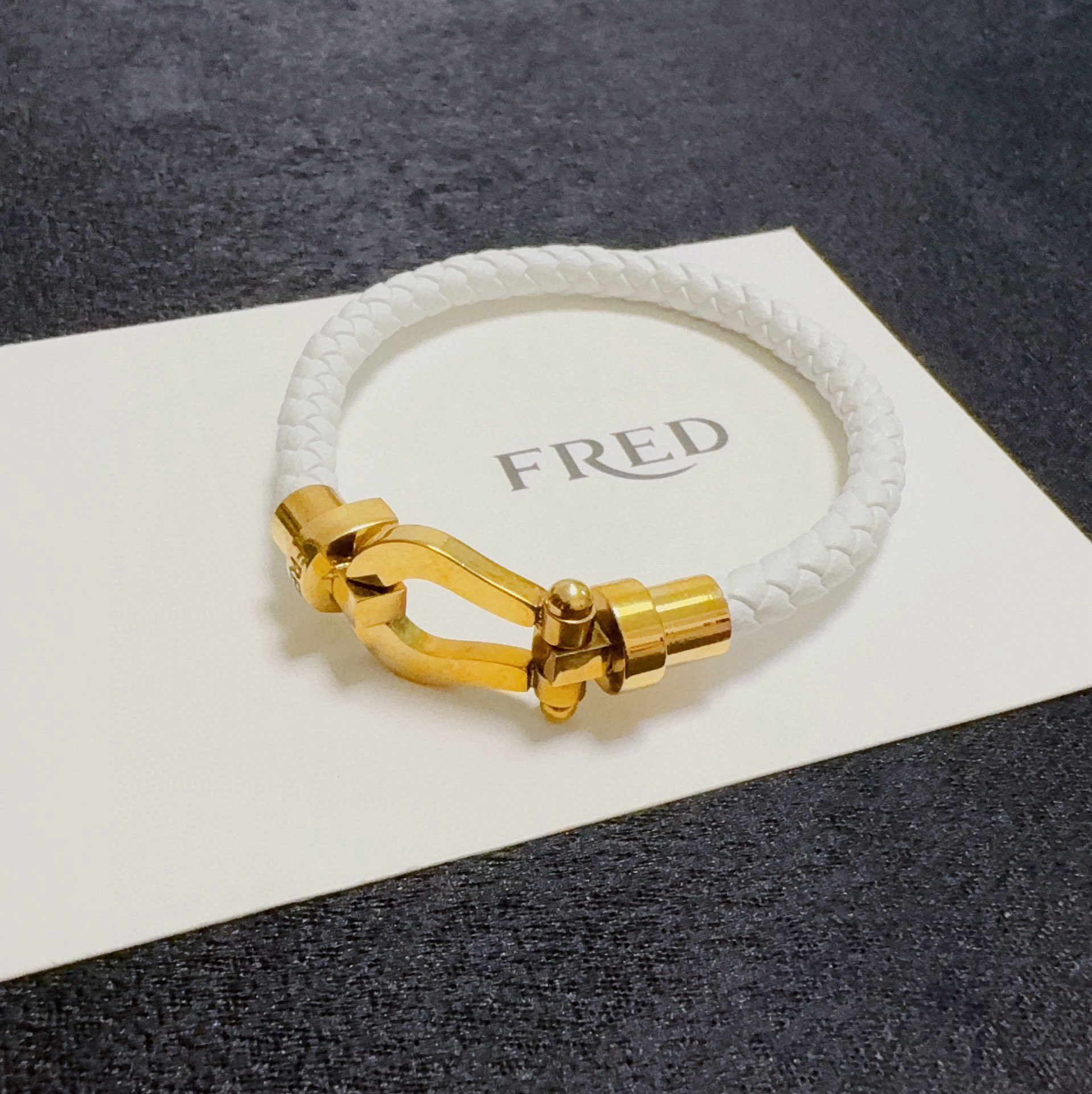 Fred 新款fred费雷德白色黄金色真皮皮绳手链手镯手绳