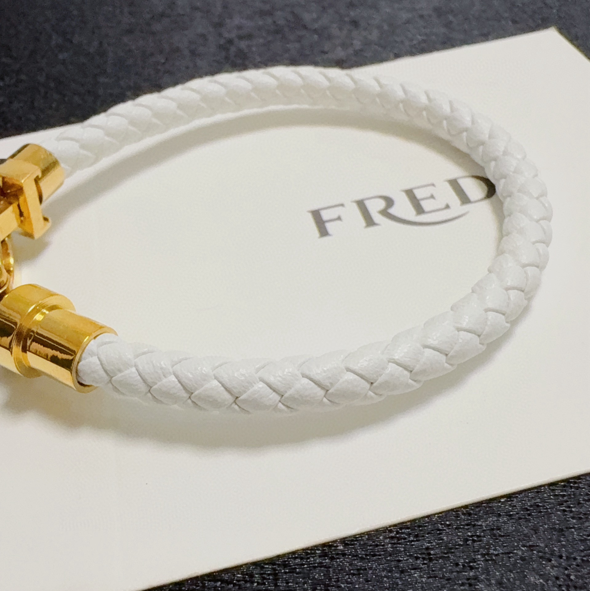 Fred 新款fred费雷德白色黄金色真皮皮绳手链手镯手绳