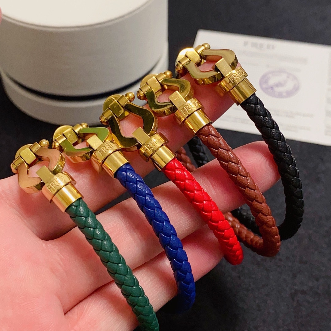 NO:642332,The new Fred Fred color genuine leather leather rope bracelet bracelet high-end customization exclusive first launch top quality very cost-effective stainless steel with logo and color retention almost no chance of collision. Fried chicken is good-looking and versatile, simple and nice. Unisex style for men and women, three sizes for couples: 17, 19, 21cm, high-quality jewelry, bracelet, bracelet19860909新款fred费雷德彩色真皮皮绳手链手镯手绳高端定制 独家首发 顶级性价比很高 带Logo精钢保色撞款几率几乎没有 炒鸡好看百搭 简单nice 男女中性款情侣款码数17、19、21cm三个尺寸,饰品精品,bracelet,bracelet,Jewelry