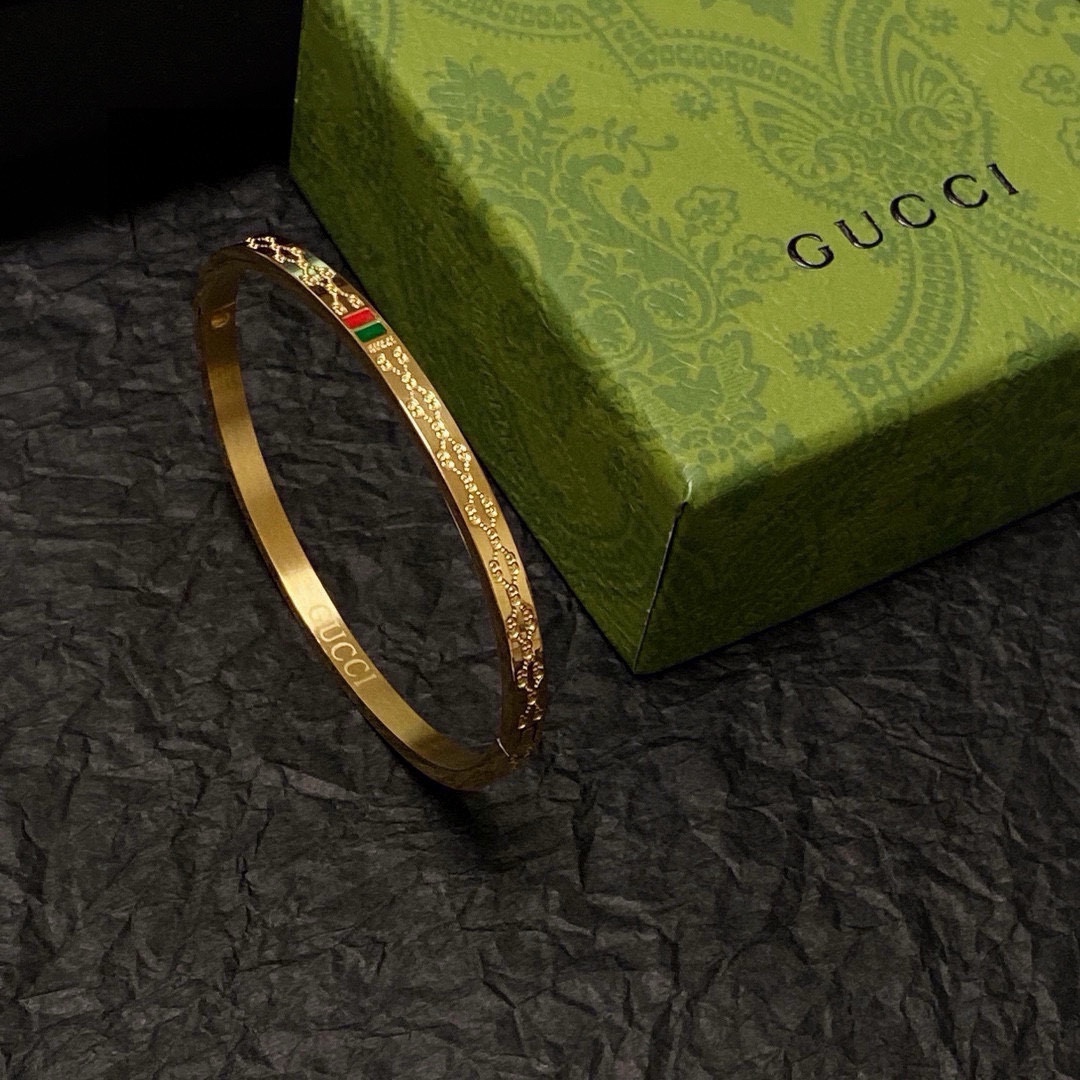 Gucci 新款 古驰Gucci双G手镯 bling 颜色搭配得非常好高级感 女神气质高端 精钢材质不过敏不褪色