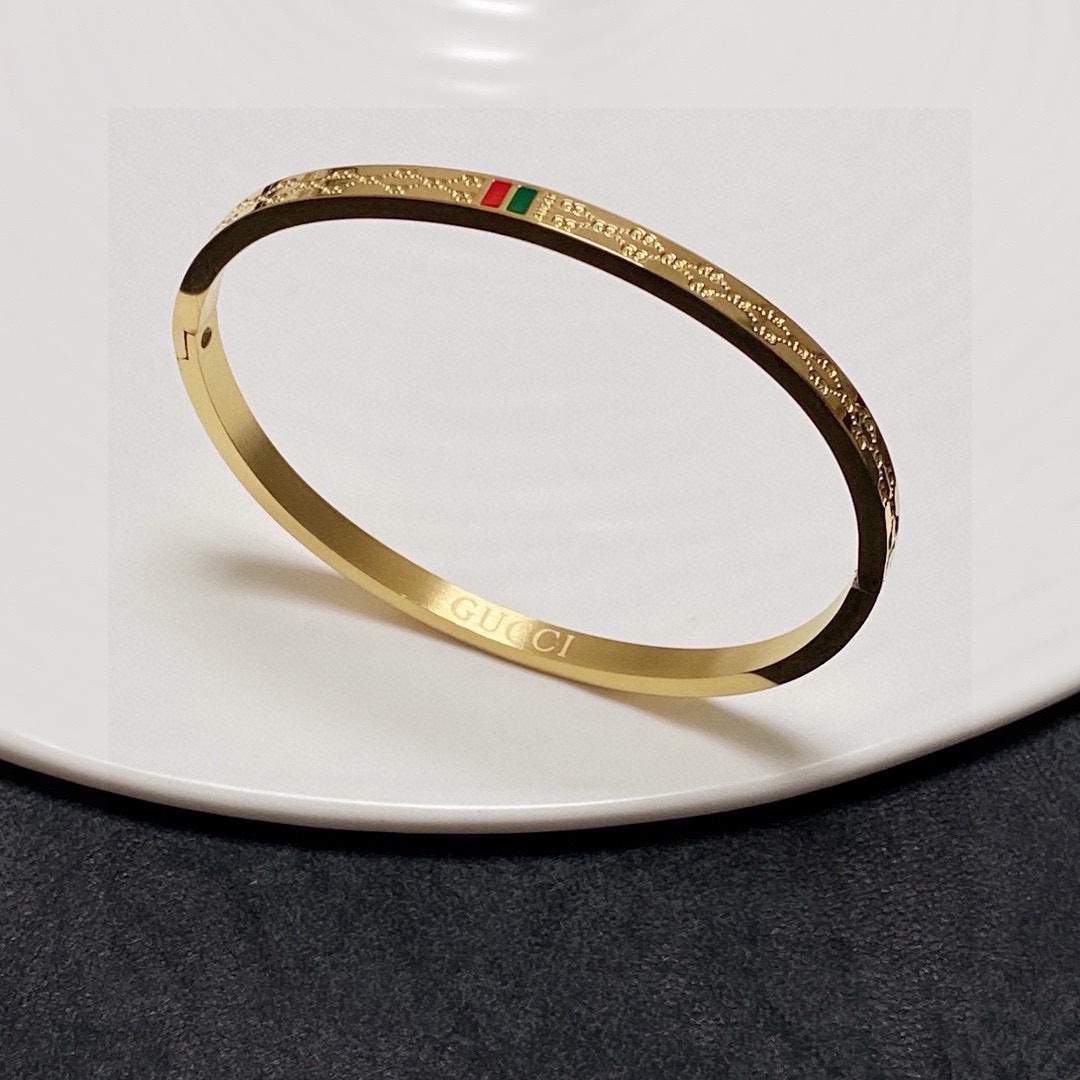 Gucci 新款 古驰Gucci双G手镯 bling 颜色搭配得非常好高级感 女神气质高端 精钢材质不过敏不褪色