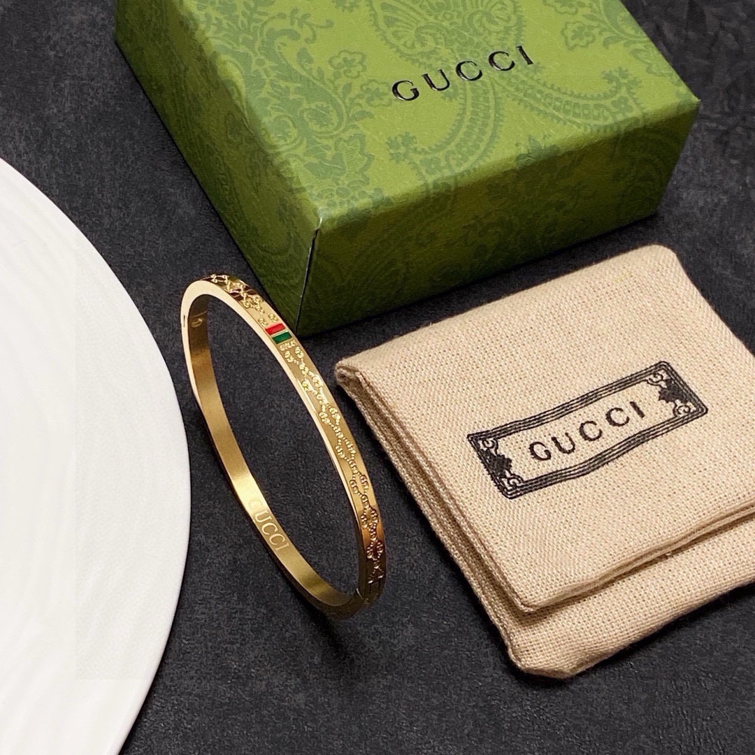 Gucci 新款 古驰Gucci双G手镯 bling 颜色搭配得非常好高级感 女神气质高端 精钢材质不过敏不褪色