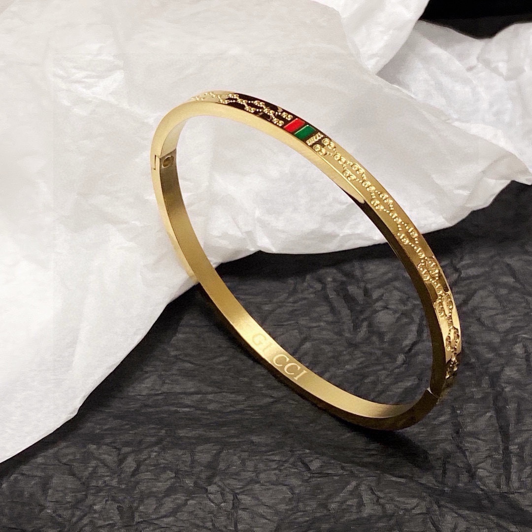 Gucci 新款 古驰Gucci双G手镯 bling 颜色搭配得非常好高级感 女神气质高端 精钢材质不过敏不褪色