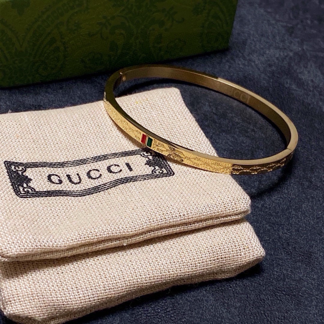 Gucci 新款 古驰Gucci双G手镯 bling 颜色搭配得非常好高级感 女神气质高端 精钢材质不过敏不褪色