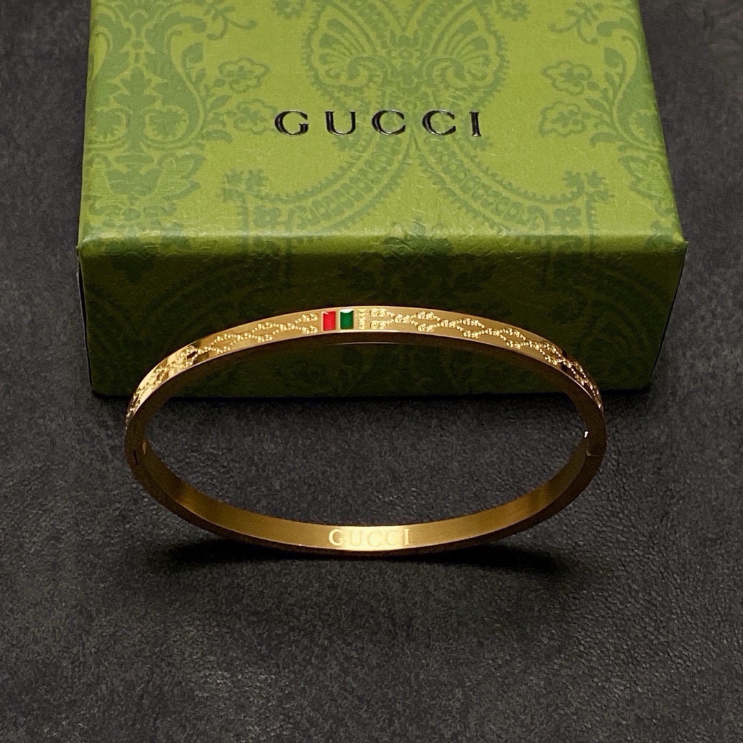 Gucci 新款 古驰Gucci双G手镯 bling 颜色搭配得非常好高级感 女神气质高端 精钢材质不过敏不褪色