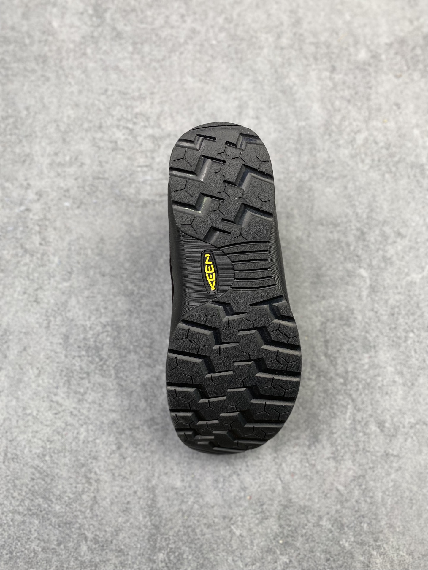 💰240支持放店
  Keen 科恩Jasper Rocks SP 贾斯珀都市系列复古低帮系带户外风露营徒步登山运动训练鞋 25ss秋冬季新款原楦型开发纸版 采用固色翻毛皮鞋面材质 内嵌高密度EVA发泡缓震脚垫 外置一体式包裹防滑防剐蹭耐磨橡胶大底
尺码：35-44m9