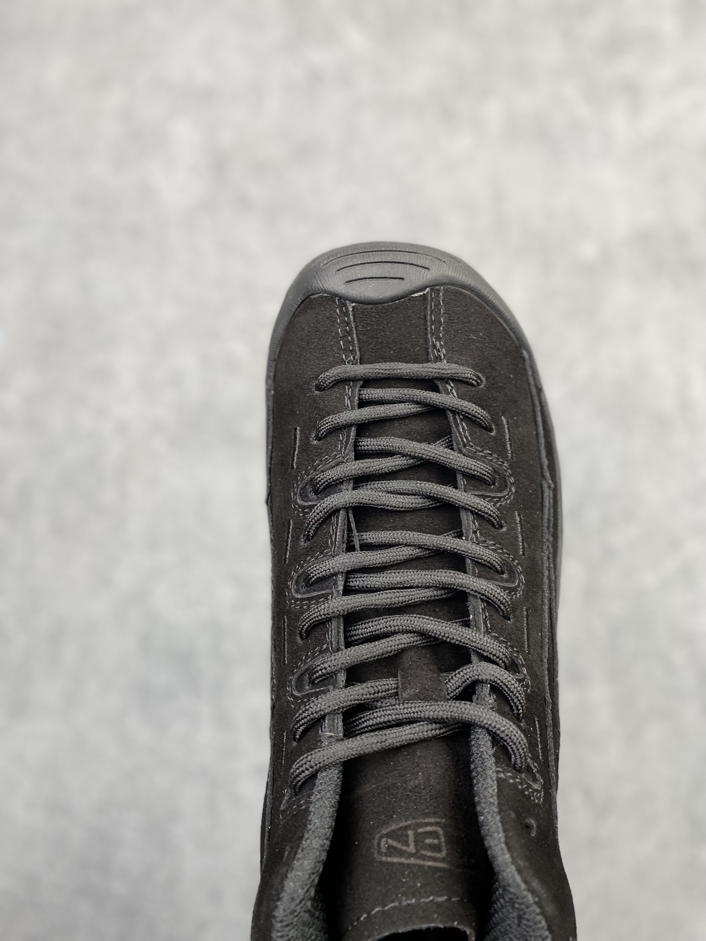 💰240支持放店
  Keen 科恩Jasper Rocks SP 贾斯珀都市系列复古低帮系带户外风露营徒步登山运动训练鞋 25ss秋冬季新款原楦型开发纸版 采用固色翻毛皮鞋面材质 内嵌高密度EVA发泡缓震脚垫 外置一体式包裹防滑防剐蹭耐磨橡胶大底
尺码：35-44m9