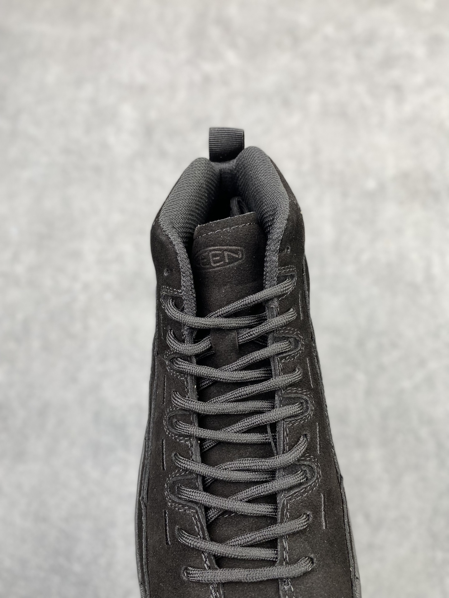 💰240支持放店
  Keen 科恩Jasper Rocks SP 贾斯珀都市系列复古低帮系带户外风露营徒步登山运动训练鞋 25ss秋冬季新款原楦型开发纸版 采用固色翻毛皮鞋面材质 内嵌高密度EVA发泡缓震脚垫 外置一体式包裹防滑防剐蹭耐磨橡胶大底
尺码：35-44m9