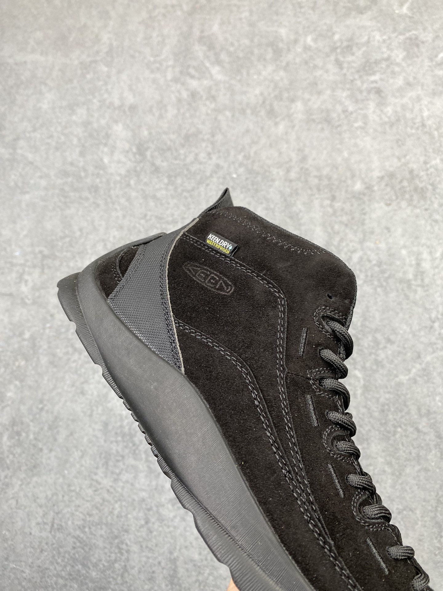 💰240支持放店
  Keen 科恩Jasper Rocks SP 贾斯珀都市系列复古低帮系带户外风露营徒步登山运动训练鞋 25ss秋冬季新款原楦型开发纸版 采用固色翻毛皮鞋面材质 内嵌高密度EVA发泡缓震脚垫 外置一体式包裹防滑防剐蹭耐磨橡胶大底
尺码：35-44m9