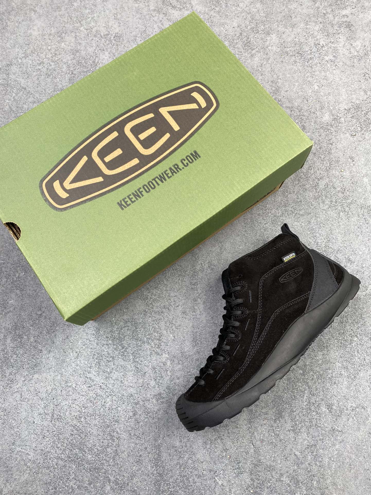 💰240支持放店
  Keen 科恩Jasper Rocks SP 贾斯珀都市系列复古低帮系带户外风露营徒步登山运动训练鞋 25ss秋冬季新款原楦型开发纸版 采用固色翻毛皮鞋面材质 内嵌高密度EVA发泡缓震脚垫 外置一体式包裹防滑防剐蹭耐磨橡胶大底
尺码：35-44m9