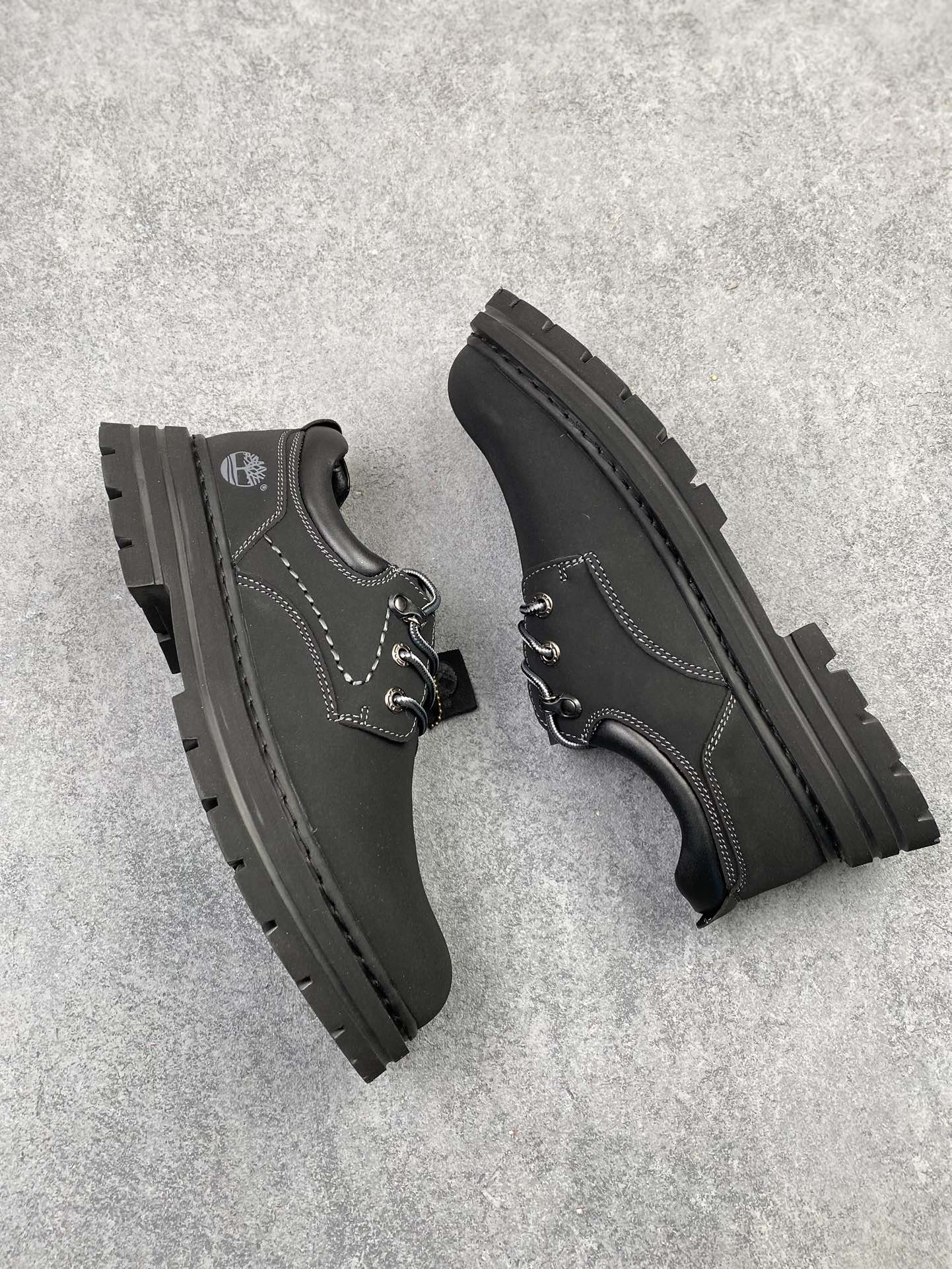 💰250支持放店
  新货🚀美国人气户外品牌-科恩Keen Jasper Rocks SP贾斯珀都市户外休闲马丁靴系列25ss秋冬季新款 原楦型开发纸版#采用固色翻毛皮鞋面材质#内嵌高密度EVA发泡缓震脚垫#外置一体式包裹防滑防剐蹭耐磨橡胶大底❗向经典的90年代致敬！ 山系神级鞋履 
尺码：39-44m9