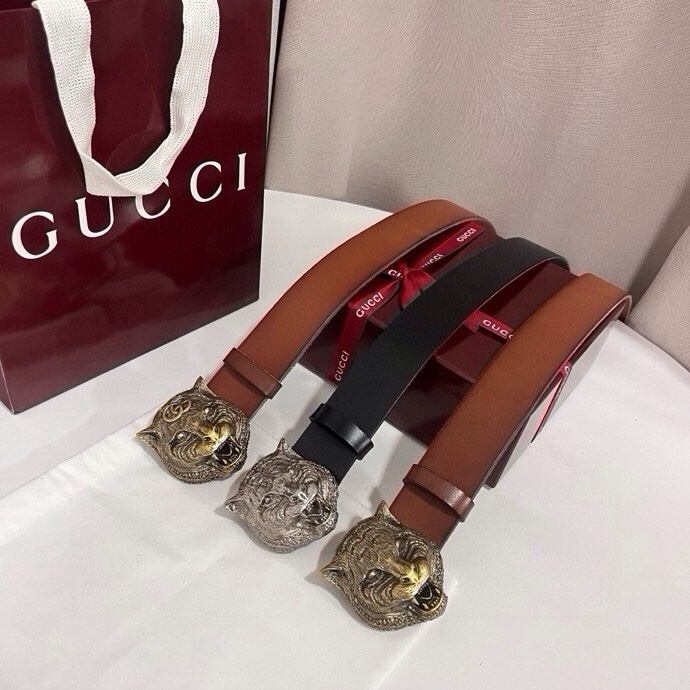 古奇 虎仍然是古驰（Gucci）的独特标志。虎形图案在Double G搭扣上形成一个G形，其灵感来自70
