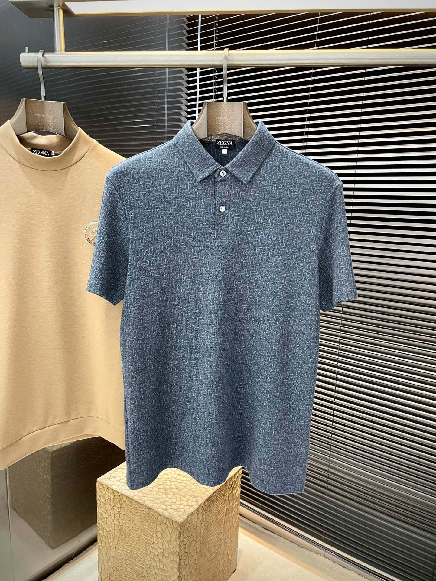 NO:648533,P Z Zegn (Emenia Zegna) VIP advanced customization Autumn new short-sleeved bottoming Versatile style Anyone can easily control the fabric Fully customized technology High-count customized sheep wool Lyocell fabric The fabric feels soft, the upper body is comfortable and soft The simple style is very classy, ​​simple and stylish, the tailoring is slim-fitting It is very refined, shows aura, and will highlight the sophistication of business men!  Sizes M-3XL next day shipping,,zegna,T-shirt,alexander wang19860909P  Z Zegn（杰尼亚）VIP高级定制 秋季新款短袖打底 百搭款式 任何人都可以轻松驾驭 面料全订制工艺 高支定制绵羊毛莱赛尔面料 面料手感柔软,上身舒适柔软 简约的款式非常显档次,简约个性时尚,版型剪裁属于修身款 非常精致,显气场,又会凸显商务男士的精致！尺码 M-3XL 隔天出货,,zegna,T-shirt,alexander wang,Men's clothing