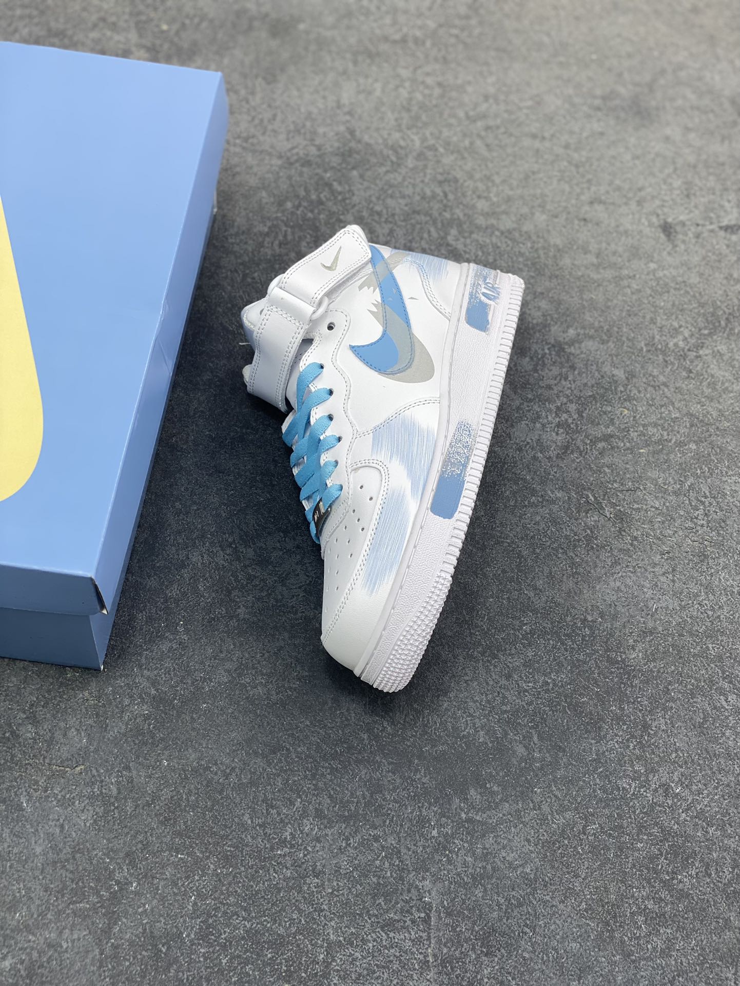 图片[7]-Nike Air Force 1 Low’07 断勾 喷绘 空军一号中帮休闲板鞋 定制皮料 原厂3D打印 定制鞋盒 原楦原纸板 纯正空军版型 内置全掌气垫 货号：ZH0316-124 尺码：36 36.5 37.5 38 38.5 39 40 40.5 41 42 42.5 43 44 44.5 45-选品中心