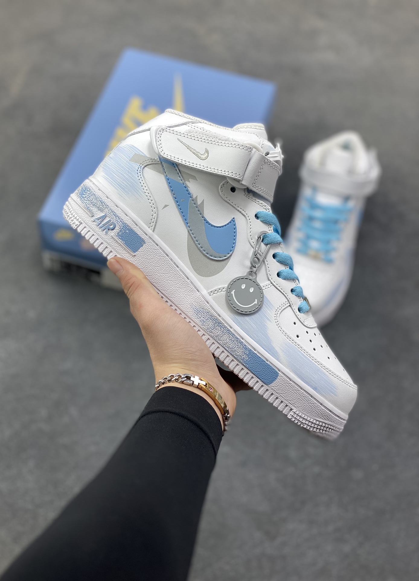 Nike Air Force 1 Low’07 断勾 喷绘 空军一号中帮休闲板鞋 定制皮料 原厂3D打印 定制鞋盒 原楦原纸板 纯正空军版型 内置全掌气垫 货号：ZH0316-124 尺码：36 36.5 37.5 38 38.5 39 40 40.5 41 42 42.5 43 44 44.5 45-选品中心