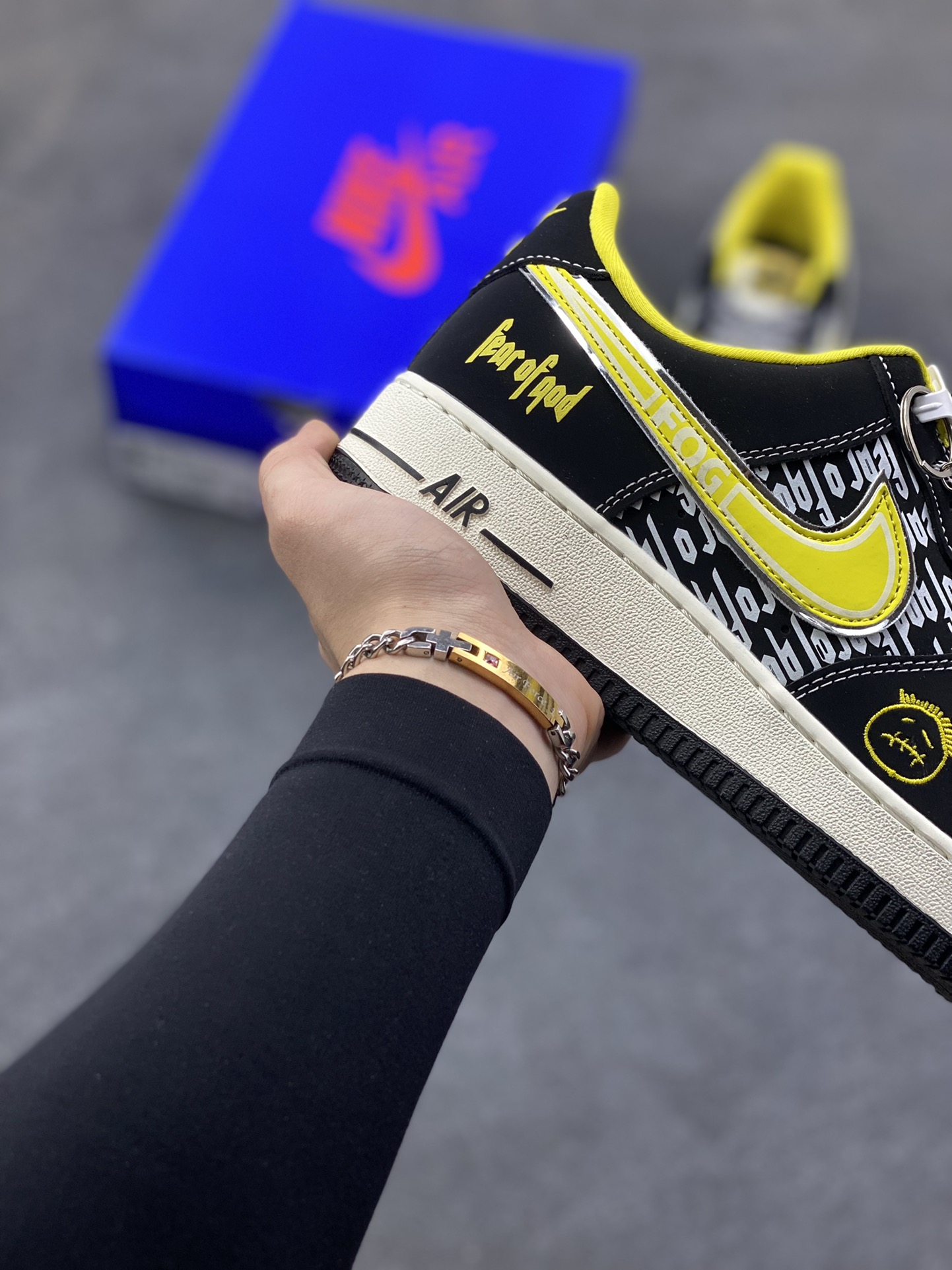 图片[6]-NIke Air Force 1 ‘07 Low “FOG联名——黄勾鬼脸”空军一号 低帮 运动鞋 休闲鞋 折边针车 工艺难度大 原楦头原纸板 原装鞋盒 定制五金配件 内置全掌气垫 原厂鞋底 货号：SY1388-012 尺码：36 36.5 37.5 38 38.5 39 40 40.5 41 42 42.5 43 44 44.5 45-选品中心