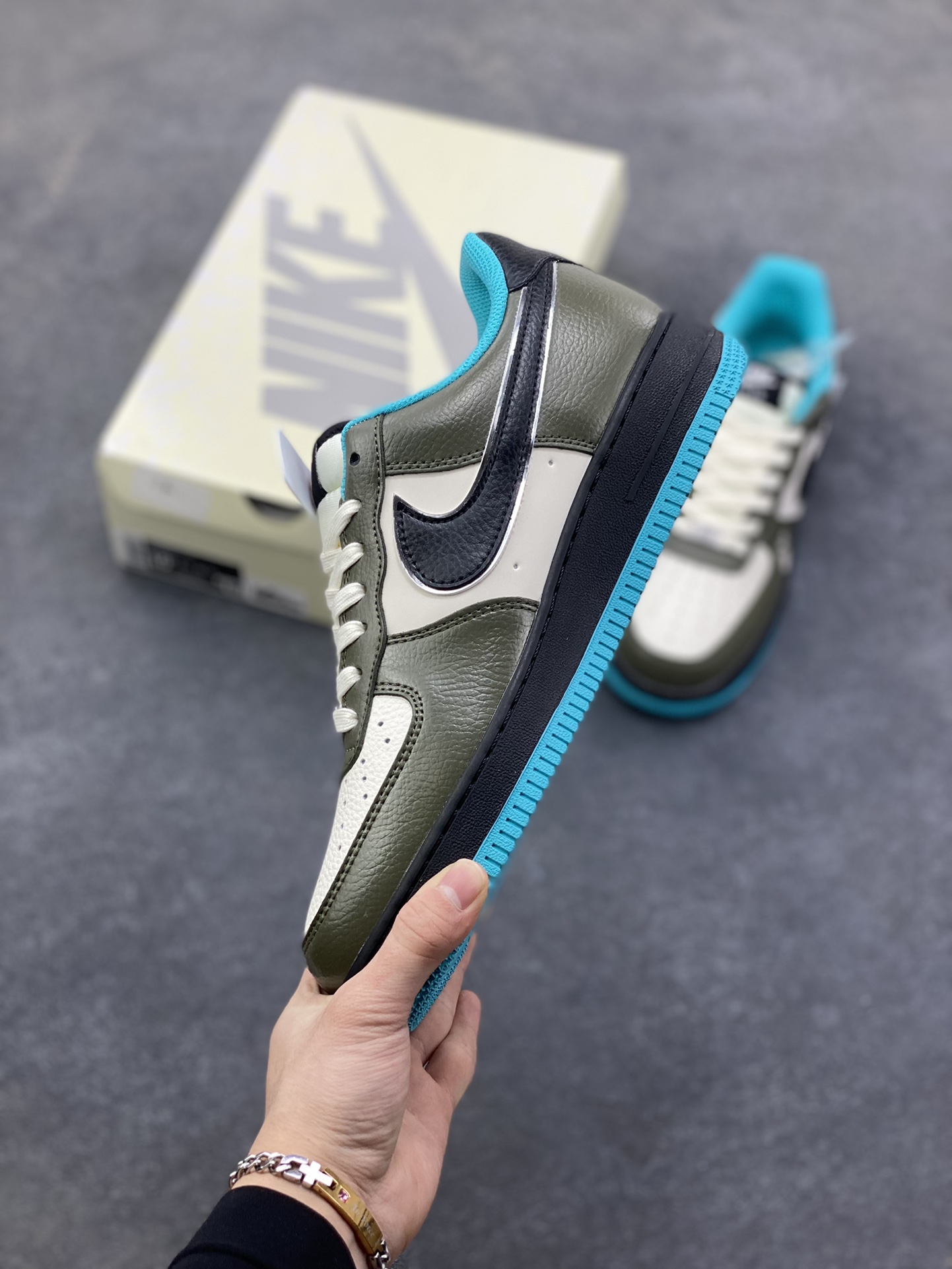 图片[3]-Nike Air Force 1 ‘07 Low “OFF-WHITE联名——双拼黑绿蓝”空军一号 低帮 运动鞋 休闲鞋 折边针车 工艺难度大 原楦头原纸板 原装鞋盒 定制五金配件 内置全掌气垫 原厂鞋底 货号：QW5836-022 尺码：36 36.5 37.5 38 38.5 39 40 40.5 41 42 42.5 43 44 44.5 45-选品中心