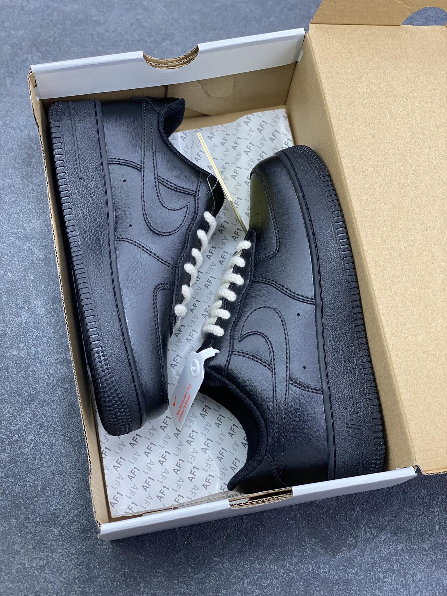图片[9]-NIke Air Force 1 ‘07 Low 空军一号低帮 运动鞋 休闲鞋 折边针车 工艺难度大 原楦头原纸板 原装鞋盒 定制五金配件 内置全掌气垫 原厂鞋底 货号：DD8959-001 尺码：36 36.5 37.5 38 38.5 39 40 40.5 41 42 42.5 43 44 44.5 45-选品中心