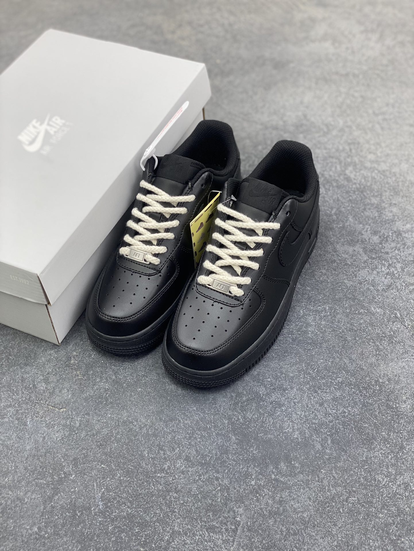 图片[8]-NIke Air Force 1 ‘07 Low 空军一号低帮 运动鞋 休闲鞋 折边针车 工艺难度大 原楦头原纸板 原装鞋盒 定制五金配件 内置全掌气垫 原厂鞋底 货号：DD8959-001 尺码：36 36.5 37.5 38 38.5 39 40 40.5 41 42 42.5 43 44 44.5 45-选品中心