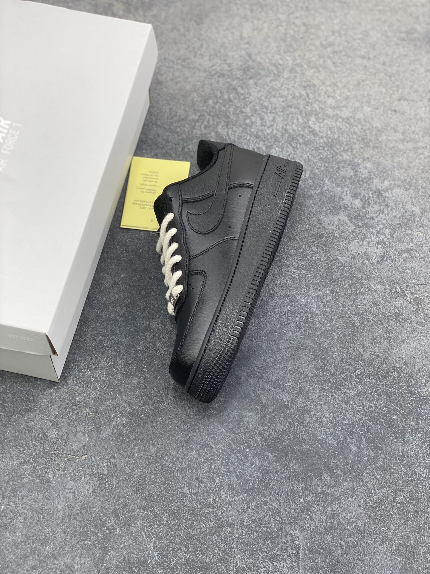 图片[7]-NIke Air Force 1 ‘07 Low 空军一号低帮 运动鞋 休闲鞋 折边针车 工艺难度大 原楦头原纸板 原装鞋盒 定制五金配件 内置全掌气垫 原厂鞋底 货号：DD8959-001 尺码：36 36.5 37.5 38 38.5 39 40 40.5 41 42 42.5 43 44 44.5 45-选品中心