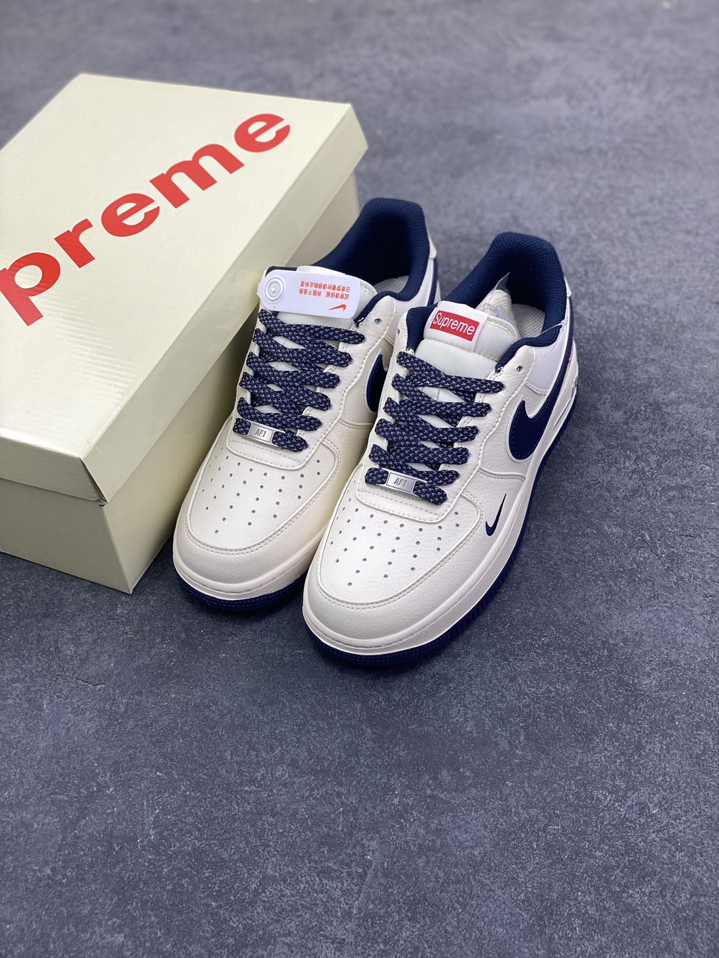 图片[8]-NIke Air Force 1 ‘07 Low “Supreme-午夜蓝”空军一号 低帮 运动鞋 休闲鞋 折边针车 工艺难度大 原楦头原纸板 原装鞋盒 定制五金配件 内置全掌气垫 原厂鞋底 货号：JP8028-061 尺码：36 36.5 37.5 38 38.5 39 40 40.5 41 42 42.5 43 44 44.5 45-选品中心