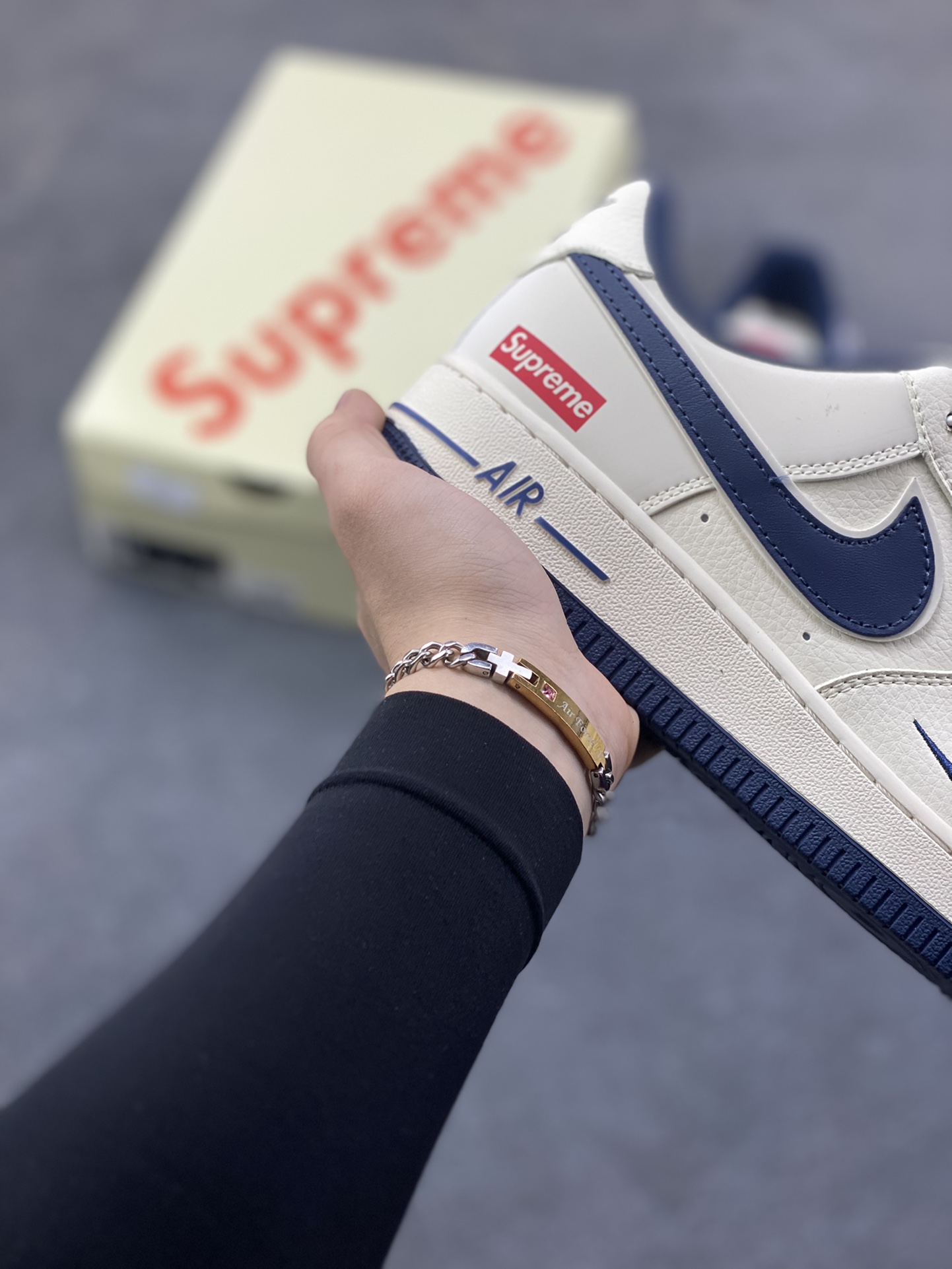 图片[6]-NIke Air Force 1 ‘07 Low “Supreme-午夜蓝”空军一号 低帮 运动鞋 休闲鞋 折边针车 工艺难度大 原楦头原纸板 原装鞋盒 定制五金配件 内置全掌气垫 原厂鞋底 货号：JP8028-061 尺码：36 36.5 37.5 38 38.5 39 40 40.5 41 42 42.5 43 44 44.5 45-选品中心