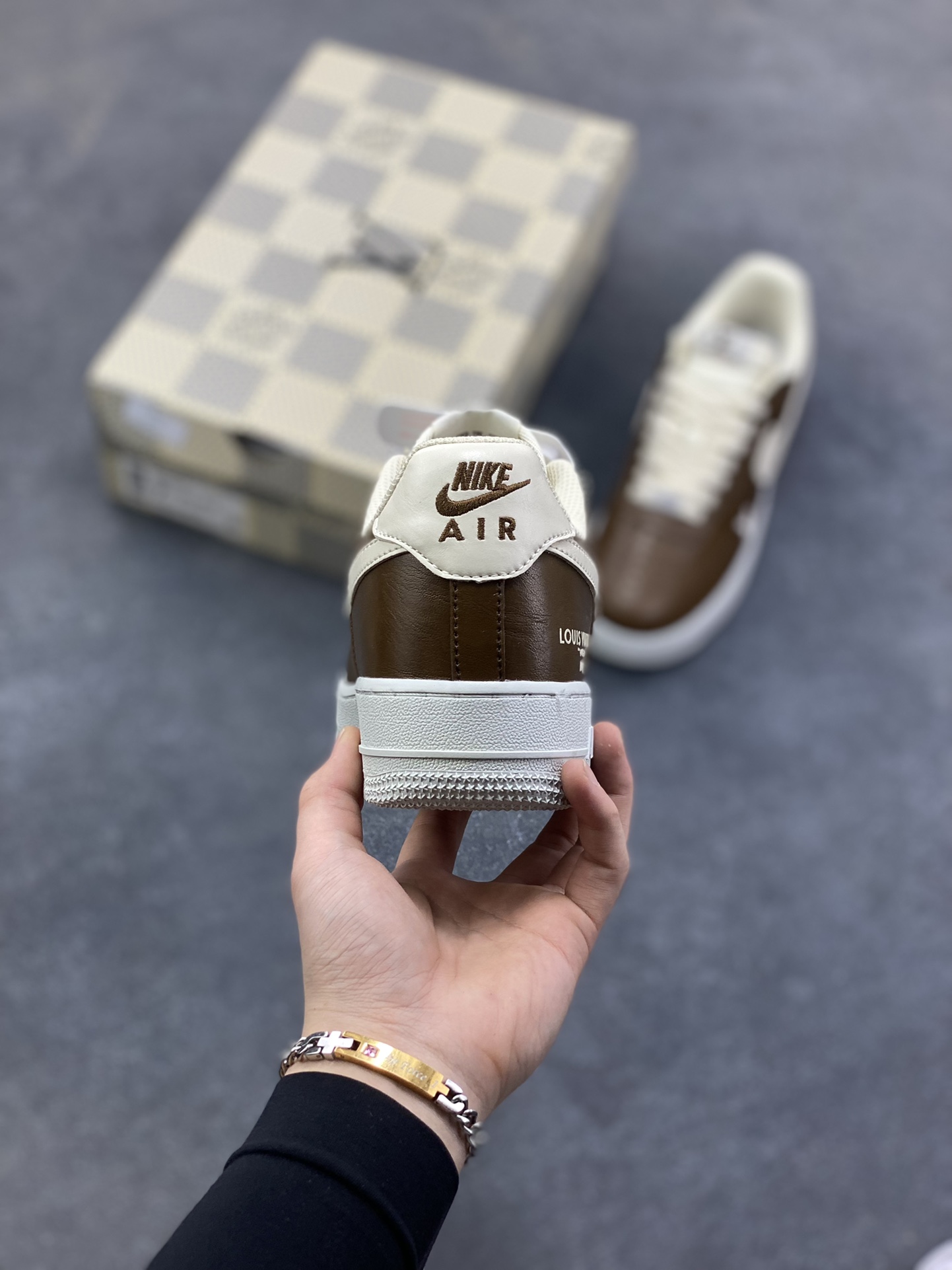 图片[4]-NIke Air Force 1 ‘07 Low “LV联名—焦糖拿铁” 空军一号低帮 运动鞋 休闲鞋 折边针车 工艺难度大 原楦头原纸板 高端定制鞋盒 原厂鞋底 超高清洁度 细节完美 货号：NH0601-587 尺码：36 36.5 37.5 38 38.5 39 40 40.5 41 42 42.5 43 44 44.5 45-选品中心