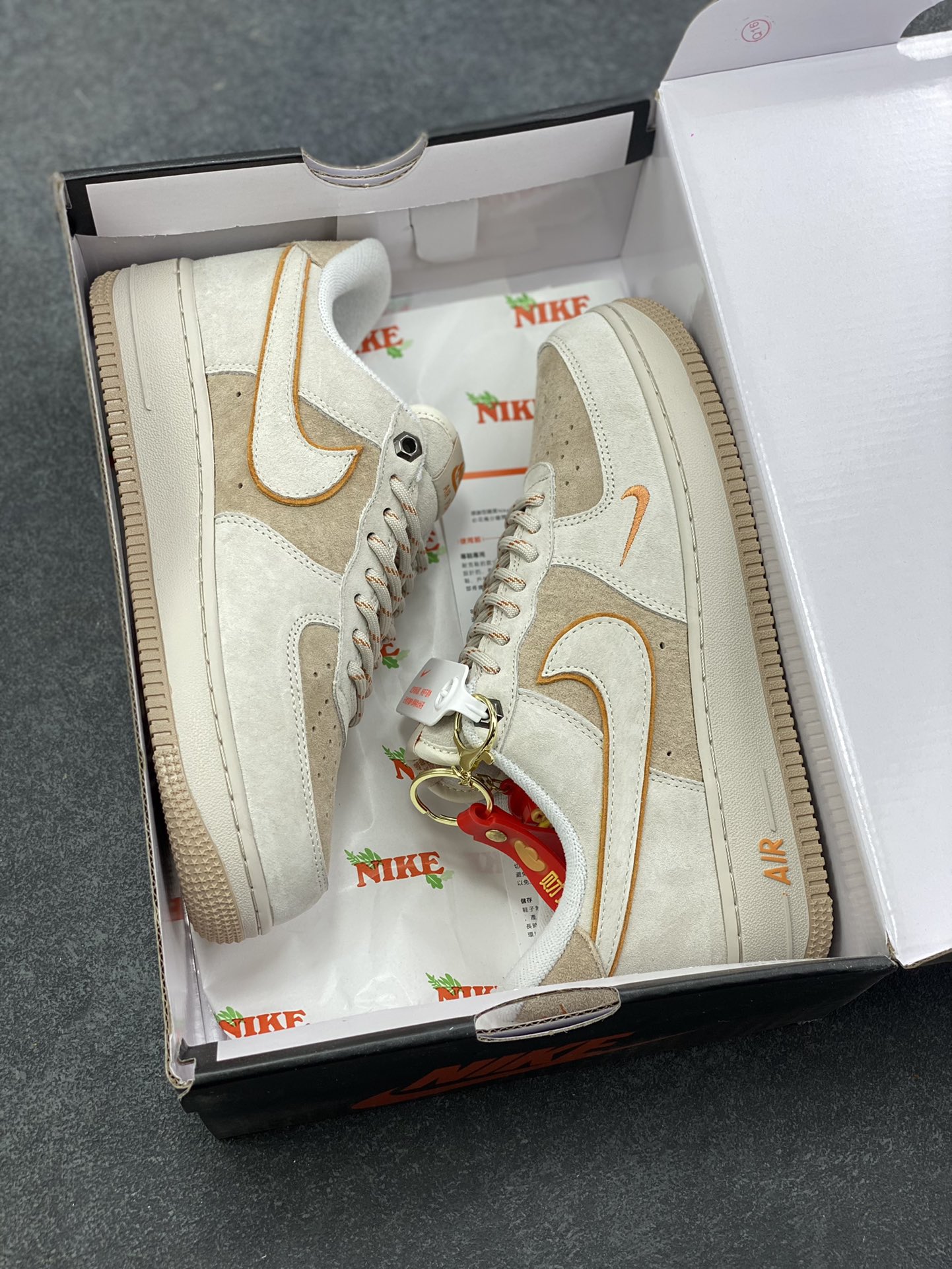 图片[9]-Nike Air Force 1 ‘07 Low “头层猪八拼接” 空军一号 高端定制 低帮 运动鞋 休闲鞋 折边针车 工艺难度大 原楦头原纸板 原装鞋盒 定制五金配件 内置全掌气垫 原厂鞋底 货号：DY9867-107 尺码：36 36.5 37.5 38 38.5 39 40 40.5 41 42 42.5 43 44 44.5 45-选品中心