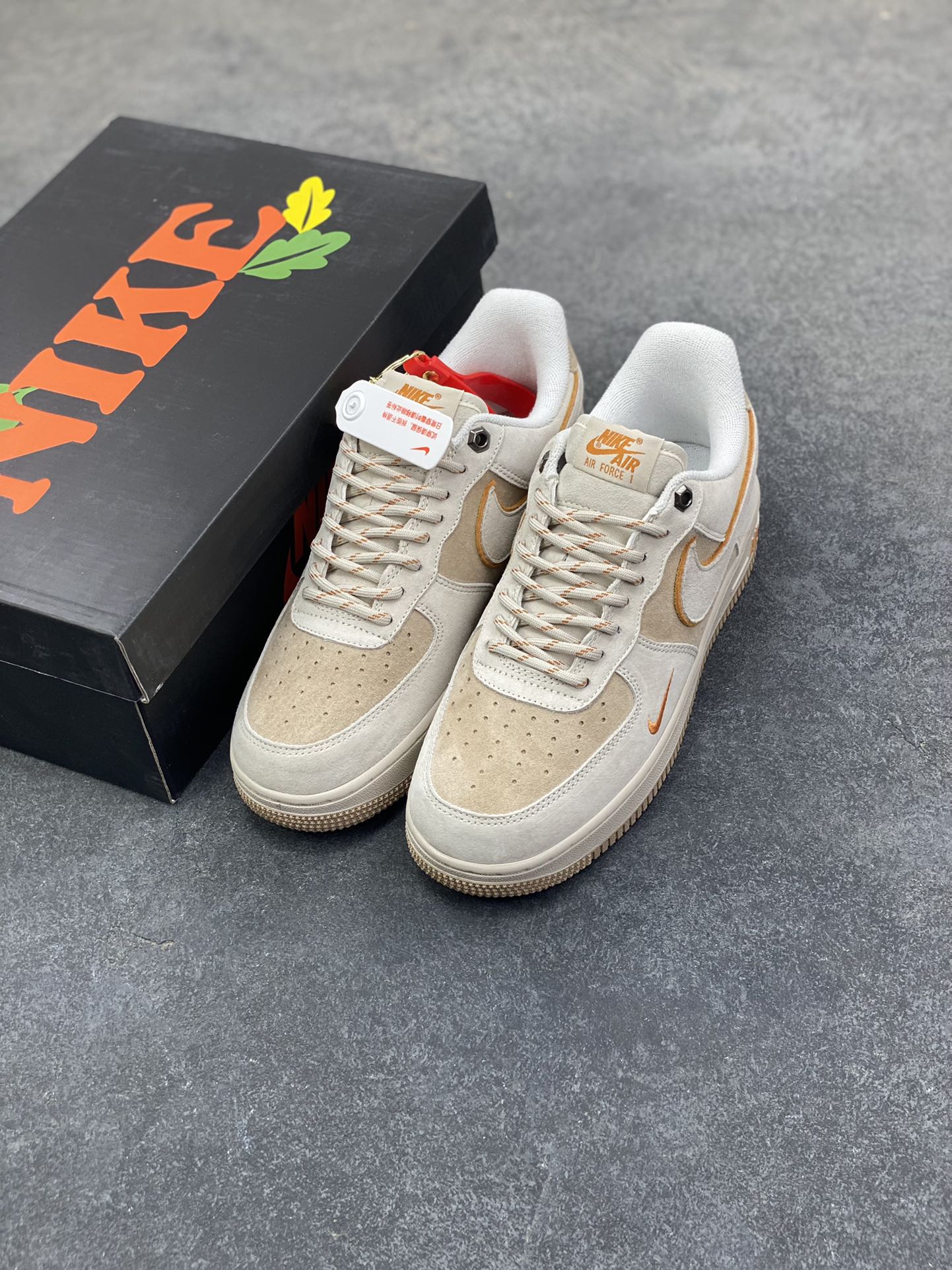 图片[8]-Nike Air Force 1 ‘07 Low “头层猪八拼接” 空军一号 高端定制 低帮 运动鞋 休闲鞋 折边针车 工艺难度大 原楦头原纸板 原装鞋盒 定制五金配件 内置全掌气垫 原厂鞋底 货号：DY9867-107 尺码：36 36.5 37.5 38 38.5 39 40 40.5 41 42 42.5 43 44 44.5 45-选品中心