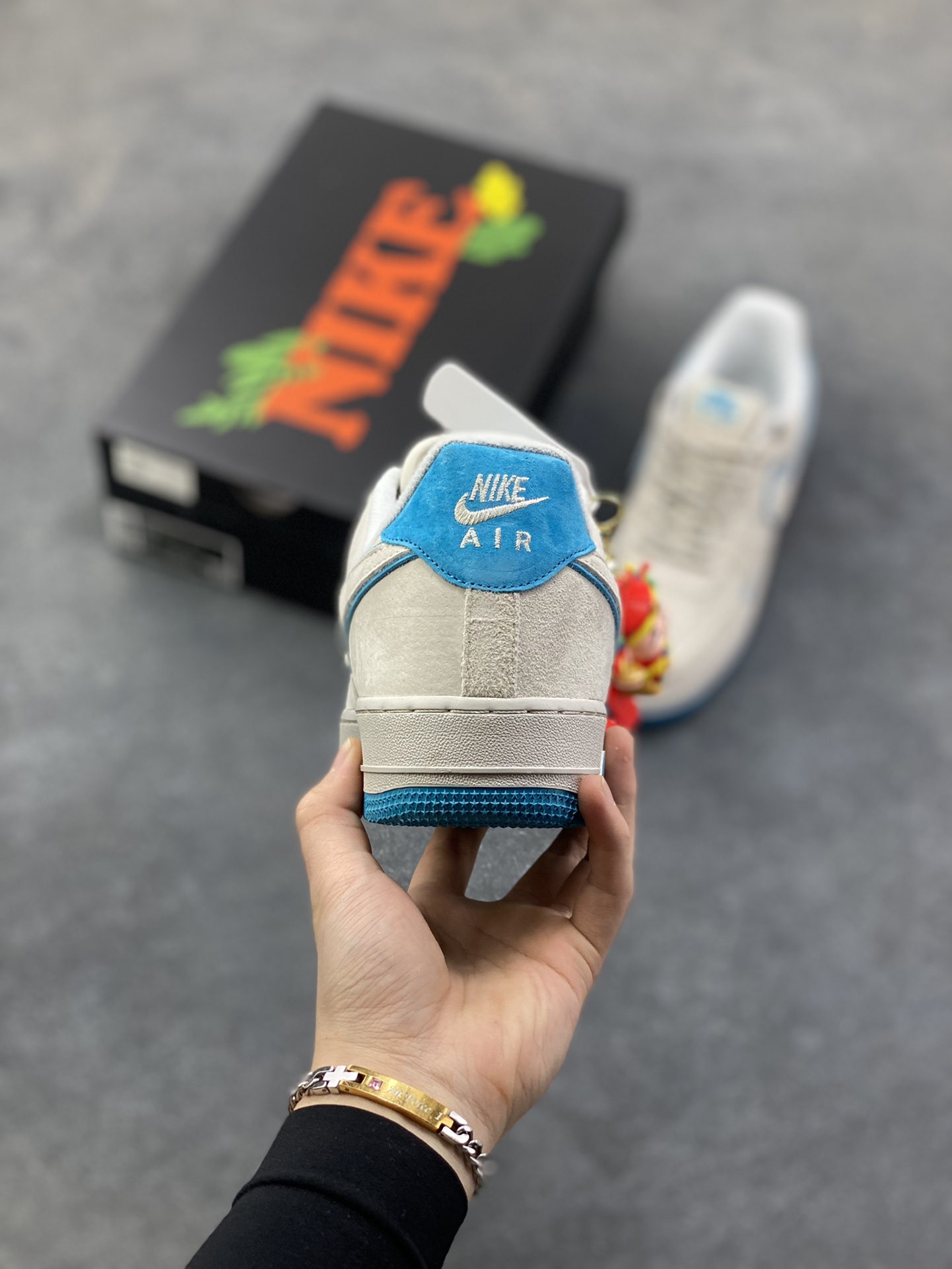 图片[4]-Nike Air Force 1 ‘07 Low “头层猪八拼接” 空军一号 高端定制 低帮 运动鞋 休闲鞋 折边针车 工艺难度大 原楦头原纸板 原装鞋盒 定制五金配件 内置全掌气垫 原厂鞋底 货号：DY9867-109 尺码：36 36.5 37.5 38 38.5 39 40 40.5 41 42 42.5 43 44 44.5 45-选品中心
