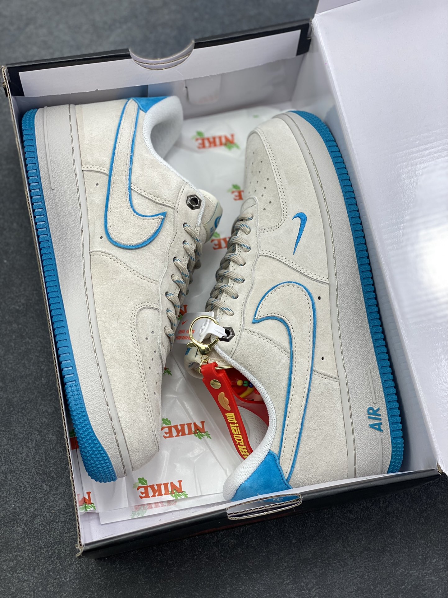 图片[9]-Nike Air Force 1 ‘07 Low “头层猪八拼接” 空军一号 高端定制 低帮 运动鞋 休闲鞋 折边针车 工艺难度大 原楦头原纸板 原装鞋盒 定制五金配件 内置全掌气垫 原厂鞋底 货号：DY9867-109 尺码：36 36.5 37.5 38 38.5 39 40 40.5 41 42 42.5 43 44 44.5 45-选品中心