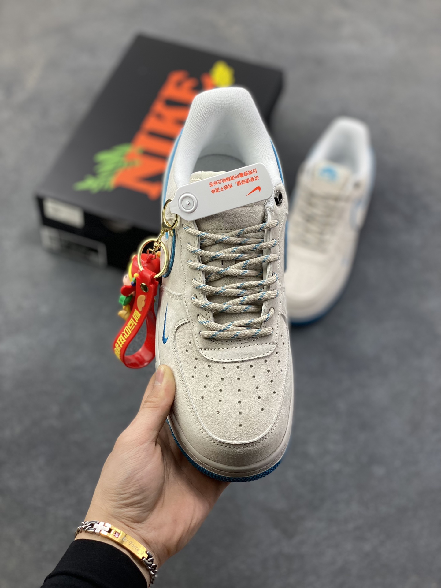 图片[2]-Nike Air Force 1 ‘07 Low “头层猪八拼接” 空军一号 高端定制 低帮 运动鞋 休闲鞋 折边针车 工艺难度大 原楦头原纸板 原装鞋盒 定制五金配件 内置全掌气垫 原厂鞋底 货号：DY9867-109 尺码：36 36.5 37.5 38 38.5 39 40 40.5 41 42 42.5 43 44 44.5 45-选品中心