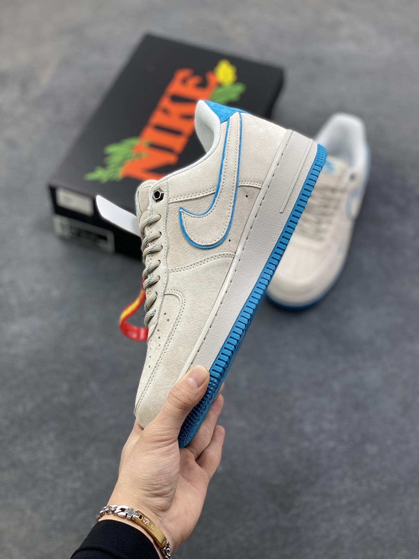 图片[3]-Nike Air Force 1 ‘07 Low “头层猪八拼接” 空军一号 高端定制 低帮 运动鞋 休闲鞋 折边针车 工艺难度大 原楦头原纸板 原装鞋盒 定制五金配件 内置全掌气垫 原厂鞋底 货号：DY9867-109 尺码：36 36.5 37.5 38 38.5 39 40 40.5 41 42 42.5 43 44 44.5 45-选品中心