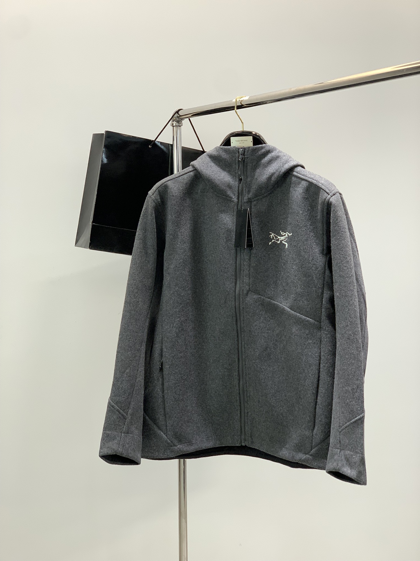 NO:656397,, ARCTERYX, new winter AW product, fashionable casual velvet hooded jacket, available at counters, original goods, imported original fabrics, extremely complex craftsmanship, visually very elegant and fashionable, noble and elegant, from the main fabric to the detailed craftsmanship, showing the ingenuity of fashion, 2 colors recommended, size M-3XL, arc'teryx, jackets & coats, hats, alexander wang19860909,ARCTERYX 始祖鸟,冬季AW新品,时尚休闲绒连帽外套,专柜同步有售,原单狠货,进口原版面料,工艺极度复杂,视觉相当雅致时髦,高贵而优雅,从主体面料到细节工艺,彰显时装的匠心所在,2色推荐,码数M-3XL,arc'teryx,jackets & coats,hats,alexander wang,Men's clothing