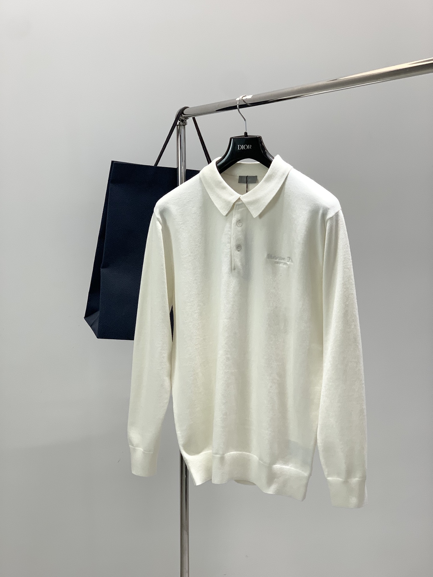 NO:650941,, Dior, new winter products, available at counters simultaneously, simple, fashionable and casual knitted lapel sweater, original imported fabric, comfortable and breathable, top-notch embroidered letter pattern logo, extremely high-grade, unique design, fashionable and handsome upper body!  3 colors recommended, size M-3Xl, dior, dior, sweaters, alexander wang19860909,Dior 迪奥, 冬季新品,专柜同步有售,简约时尚休闲针织翻领毛衣,原版进口面料,舒适透气,顶级刺绣工艺字母图案logo,档次极高,独特设计,上身时尚帅气！3色推荐,码数M-3Xl,,dior,dior,sweaters,alexander wang,Men's clothing