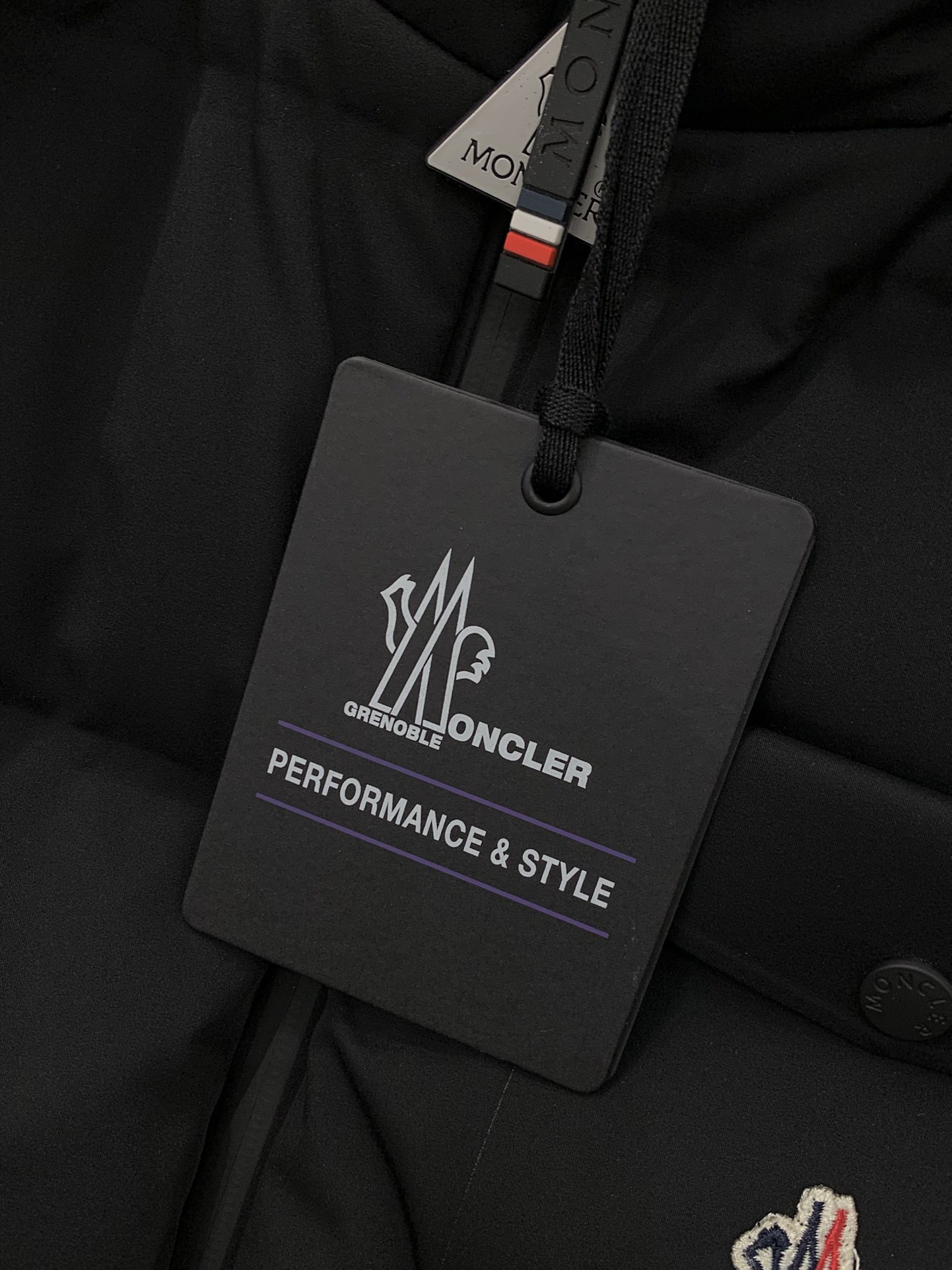 ，Moncler 蒙口，2025冬季最新品，专柜同步有售，原单狠货，时尚休闲羽绒马甲，上身舒适！吸睛而有