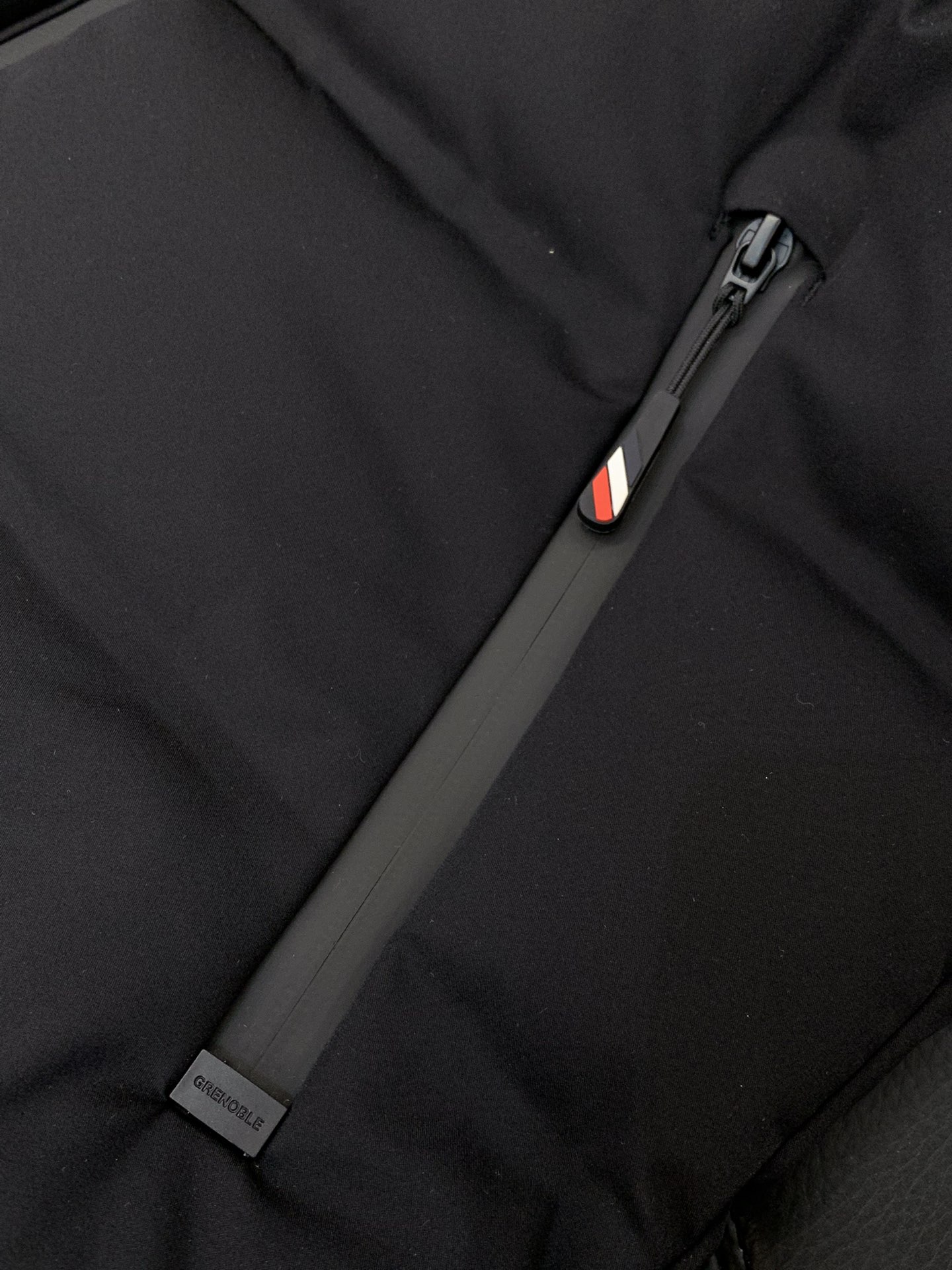 ，Moncler 蒙口，2025冬季最新品，专柜同步有售，原单狠货，时尚休闲羽绒马甲，上身舒适！吸睛而有