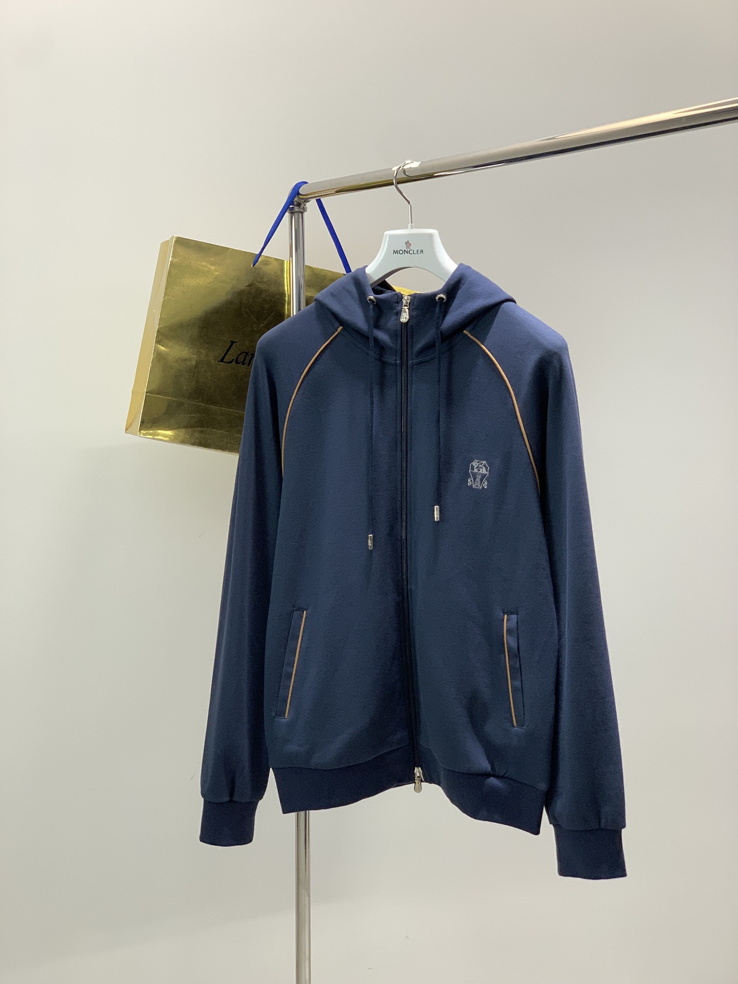 NO:656376,Clothes, pants P, Italian Lion, fashion brand, new autumn products, fashionable casual suits, available at counters, original goods, imported original fabrics, unique design, elegant and high-end color matching, remarkable interior details, top embroidery crafts letter pattern logo, original hardware accessories decoration, extremely high grade, comfortable and breathable, handsome upper body, 3 colors recommended, size M-3XL,, alexander wang19860909衣服,裤子P,意大利神狮,时尚品牌,秋季新品,时尚休闲套装,专柜同步有售,原单狠货,采用进口原版面料,独特设计,配色高雅高级,内里细节可圈可点,顶级刺绣工艺字母图案logo,原版五金辅料装饰,档次极高,舒适透气,上身帅气,3色推荐,码数M-3XL,,alexander wang,Men's clothing