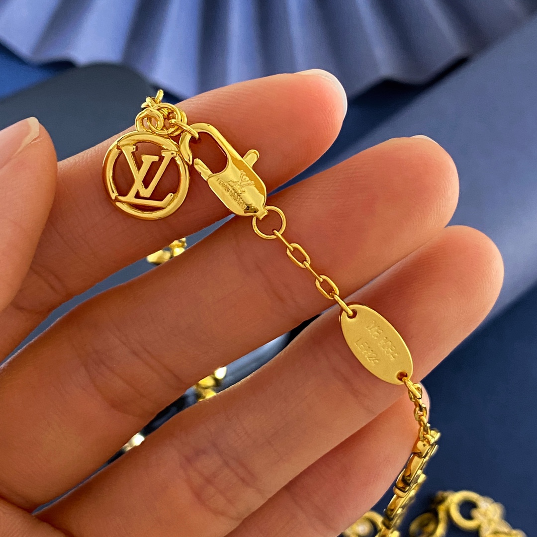 Louis Vuitton 项链LV 路易威登新款韩版 INS轻奢满钻十字菱形花小圆钻镂空圆环繁花项链