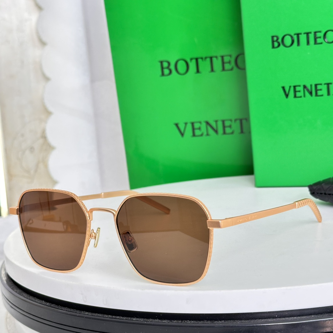 ‼️BOTTEGA VENET*葆蝶家🕶金属材质富裕别致的立体感硬朗风，经典大方框搭配菱形格子细节，增添
