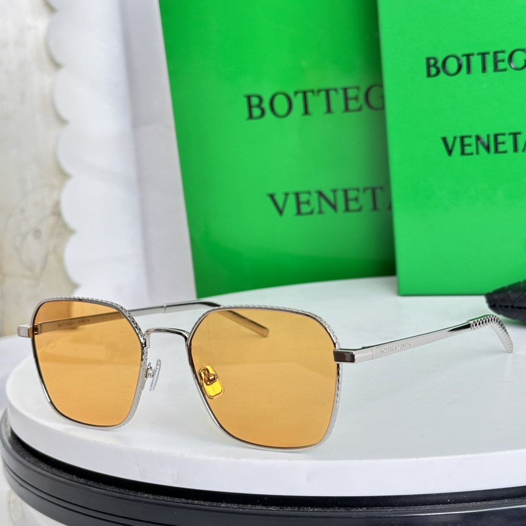 ‼️BOTTEGA VENET*葆蝶家🕶金属材质富裕别致的立体感硬朗风，经典大方框搭配菱形格子细节，增添