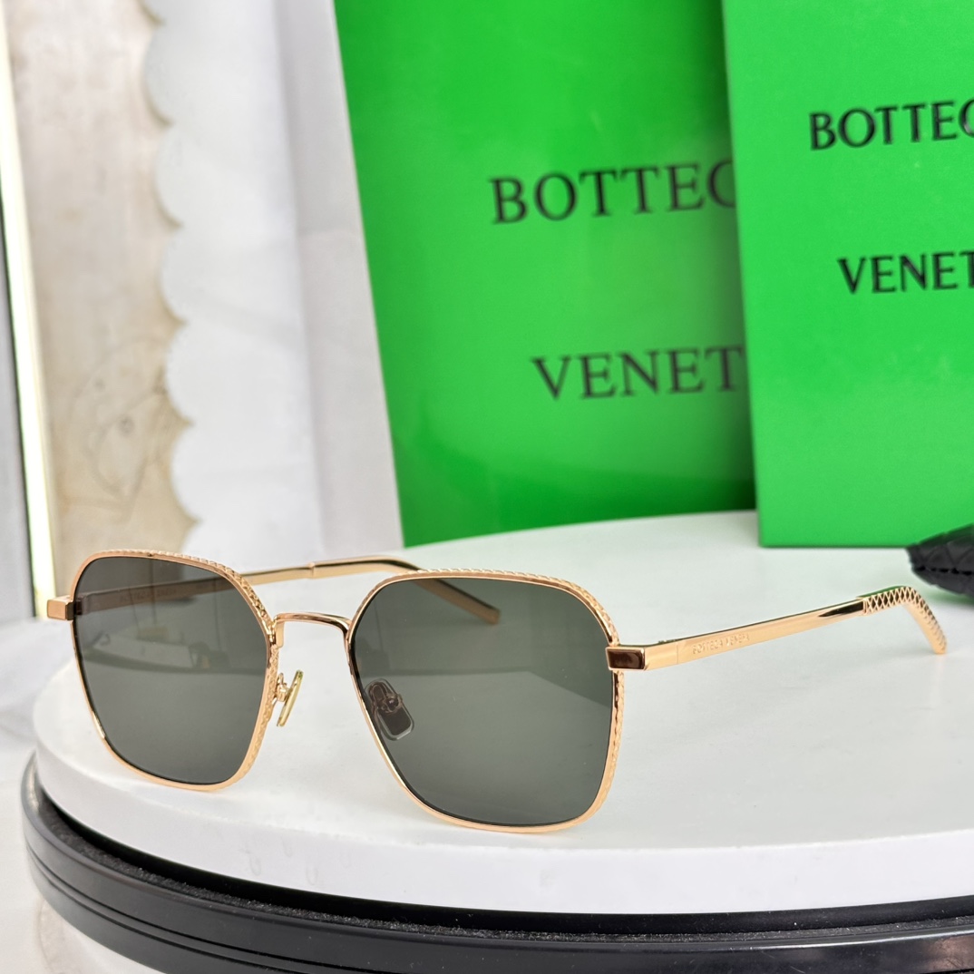 ‼️BOTTEGA VENET*葆蝶家🕶金属材质富裕别致的立体感硬朗风，经典大方框搭配菱形格子细节，增添