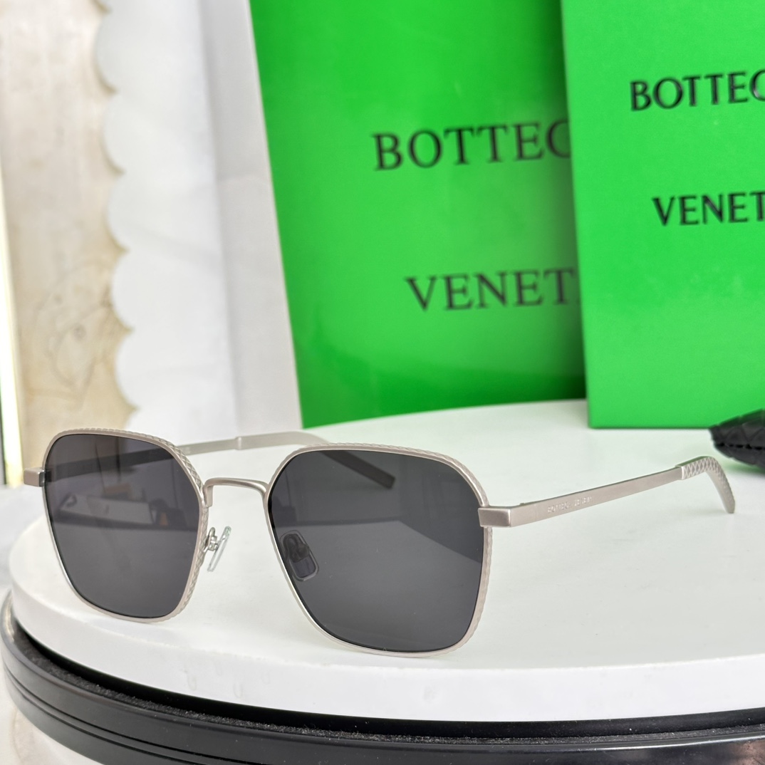 ‼️BOTTEGA VENET*葆蝶家🕶金属材质富裕别致的立体感硬朗风，经典大方框搭配菱形格子细节，增添
