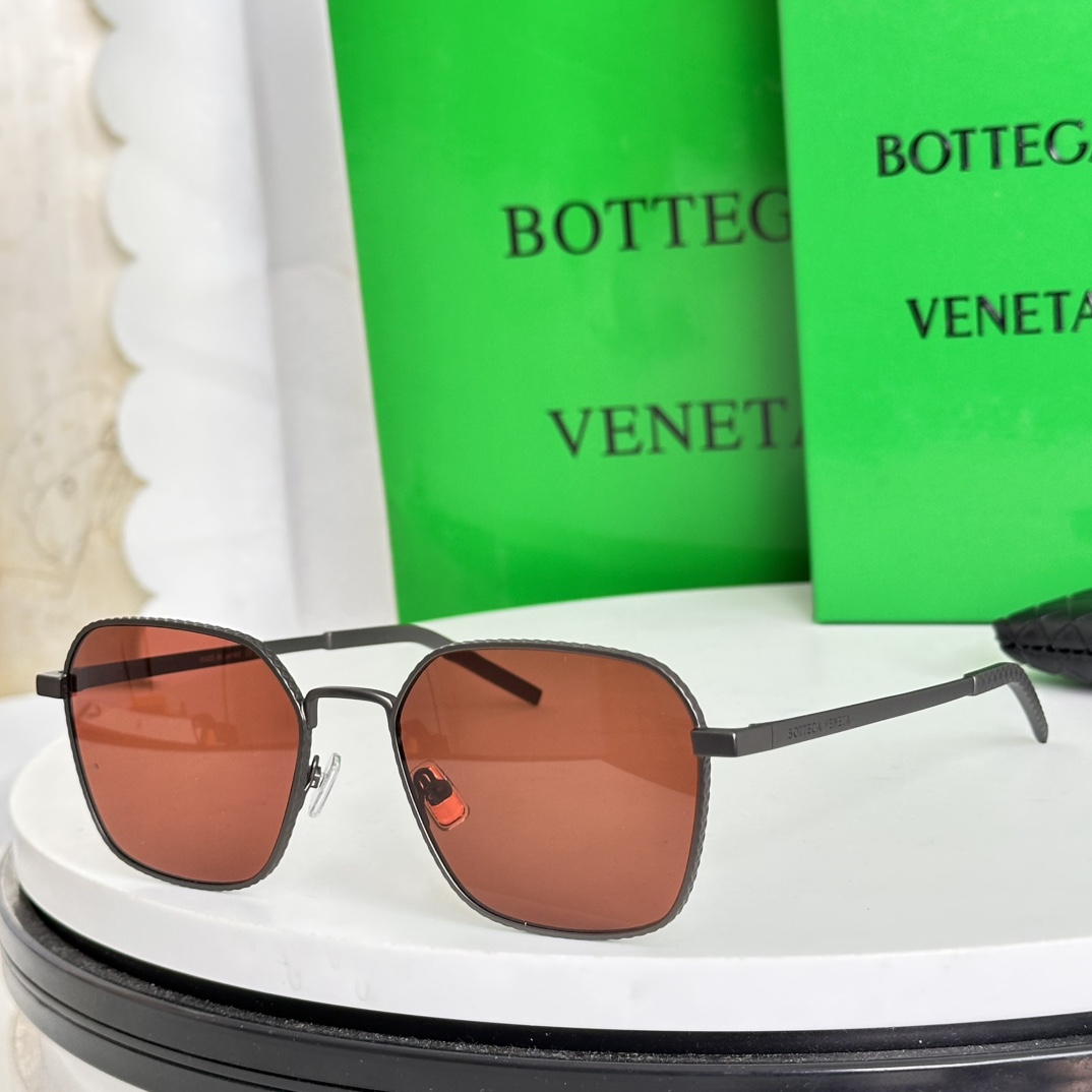 ‼️BOTTEGA VENET*葆蝶家🕶金属材质富裕别致的立体感硬朗风，经典大方框搭配菱形格子细节，增添