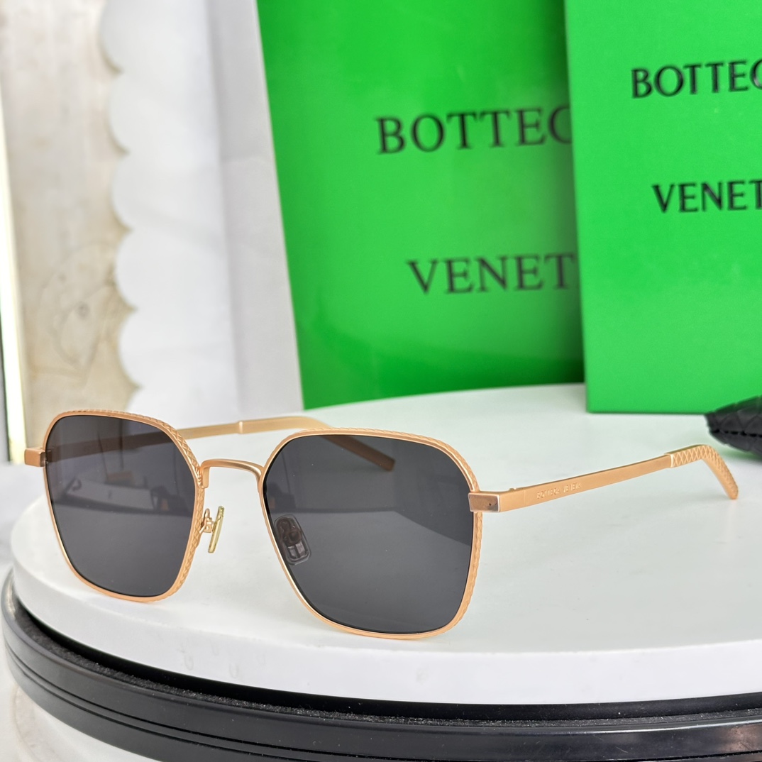 ‼️BOTTEGA VENET*葆蝶家🕶金属材质富裕别致的立体感硬朗风，经典大方框搭配菱形格子细节，增添