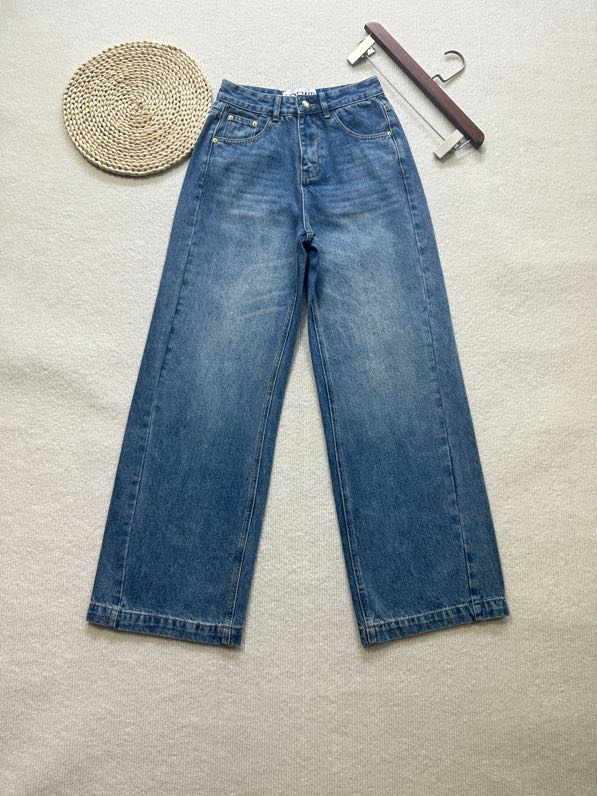NO:658313,Loewe 26 spring and summer new style loose straight jeans, yellow stitching logo craftsmanship on the back pocket, size SML,,loewe,jeans,alexander wang19860909Loewe 26春夏新款 宽松直筒牛仔裤 背后口袋黄色缝线logo工艺 码数SML,,loewe,jeans,alexander wang,Women's clothing