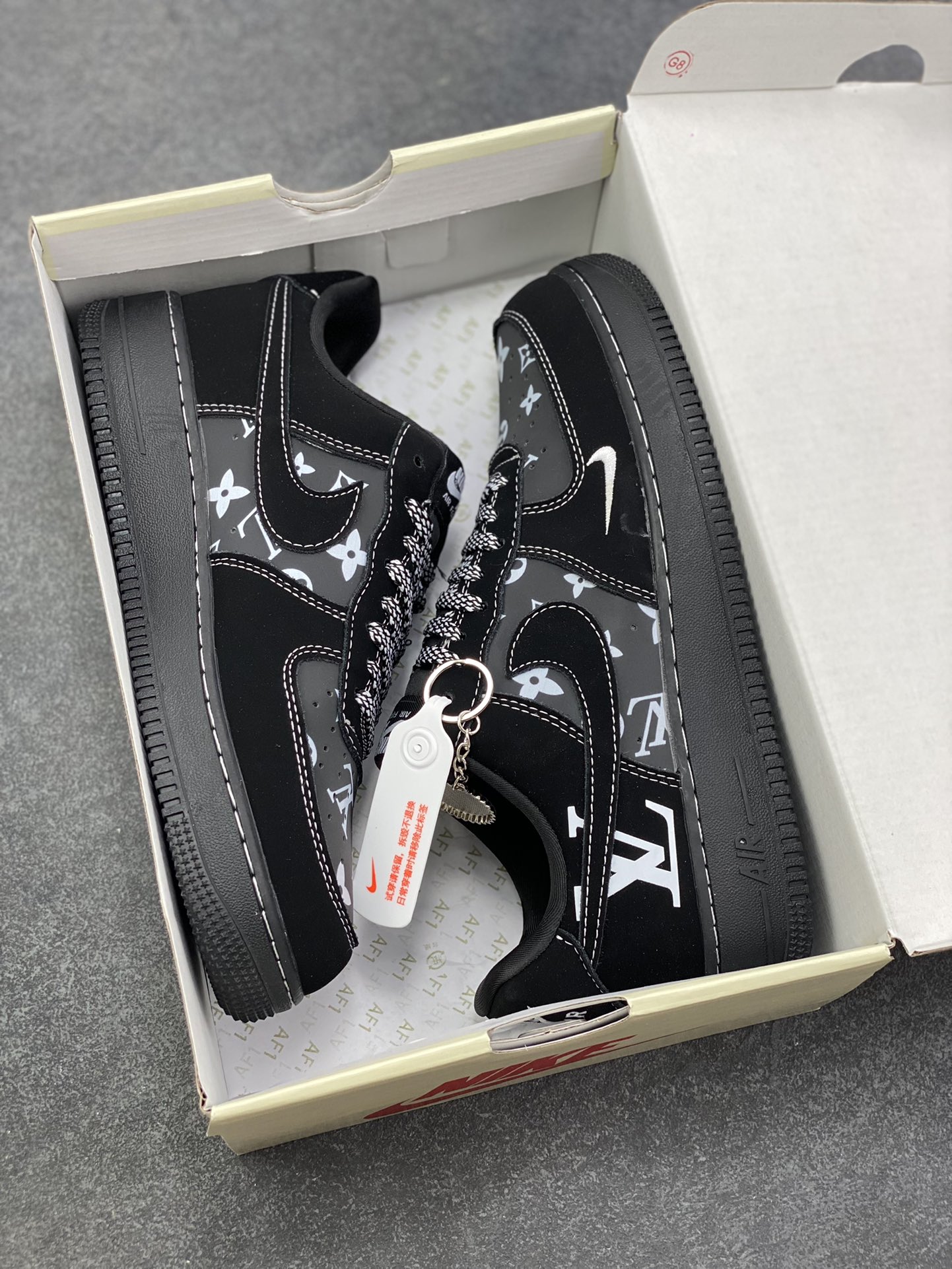图片[9]-NIke Air Force 1 ‘07 Low “LV联名——灰黑印花”空军一号 低帮 运动鞋 休闲鞋 折边针车 工艺难度大 原楦头原纸板 原装鞋盒 定制五金配件 内置全掌气垫 原厂鞋底 货号：XL1979-126 尺码：36 36.5 37.5 38 38.5 39 40 40.5 41 42 42.5 43 44 44.5 45-选品中心