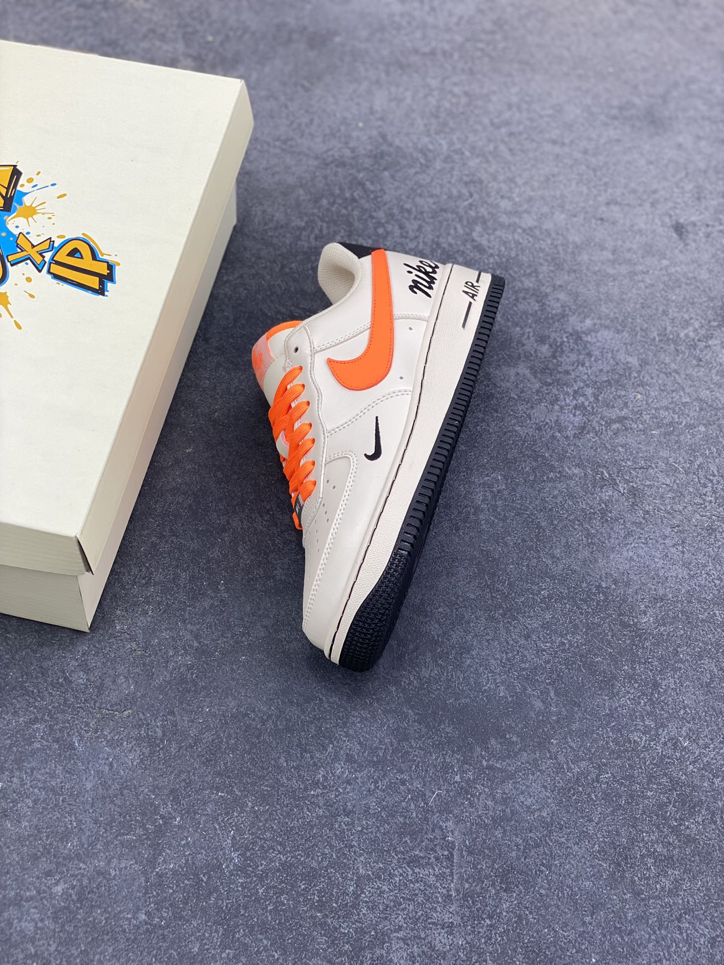 图片[7]-NIke Air Force 1 ‘07 Low 米白艳橙 空军一号低帮 运动鞋 休闲鞋 折边针车 工艺难度大 原楦头原纸板 高端定制鞋盒 原厂鞋底 超高清洁度 细节完美 货号：NH0601-582 尺码：36 36.5 37.5 38 38.5 39 40 40.5 41 42 42.5 43 44 44.5 45-选品中心